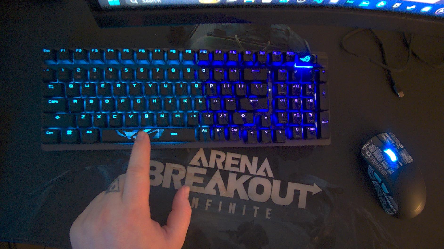 ASUS ROG Strix Scope II 96 Wireless Mechanical Gaming Keyboard - 96% Full-Size, Tri-Mode Connectivity, Hot Swappable Pre-lubed ROG NX Snow Linear Switches, PBT Keycaps, RGB customer photo 2