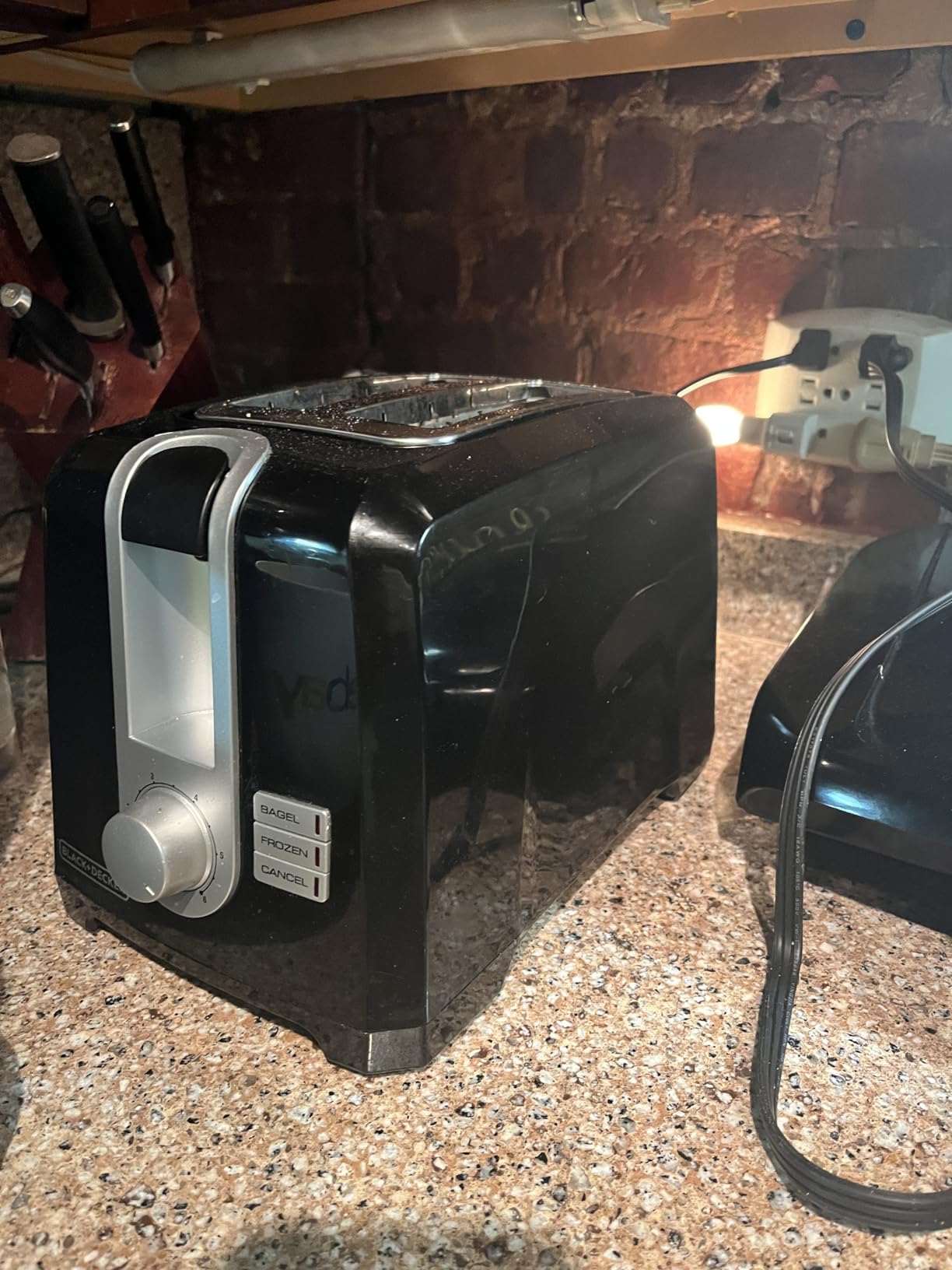 BLACK+DECKER 2-Slice Toaster with 7 Toast Shade Settings, Extra-Wide Slots for Bagels, Stainless Steel Exterior Finish customer photo 1