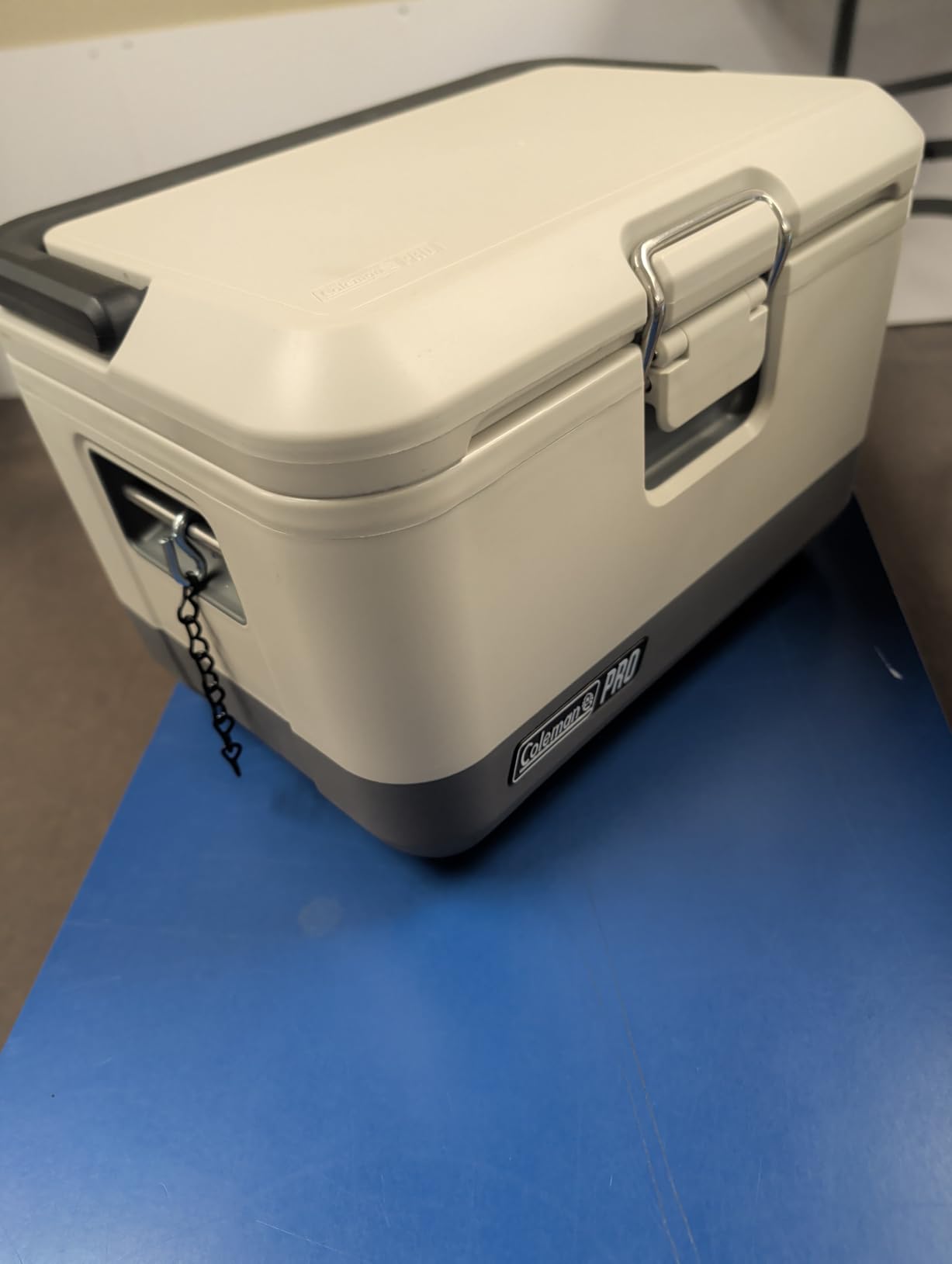 Coleman Pro Heavy-Duty 9qt Ultra-Light Premium Hard Cooler Lunchbox, Extra-Thick Insulation Keeps Ice for Days customer photo 1
