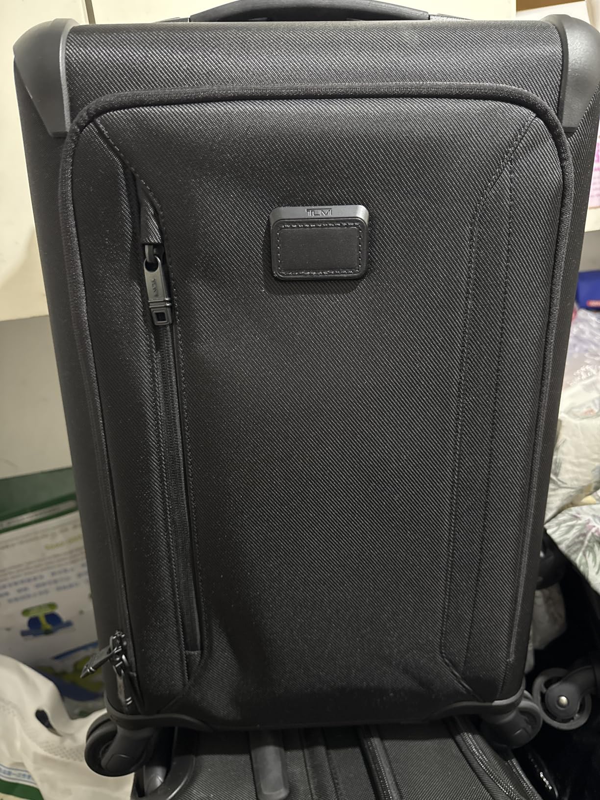 Aerotour 4 Wheel Expandable Luggage - Men's and Women's Lightweight Business and Leisure Travel Suitcase - 21.75