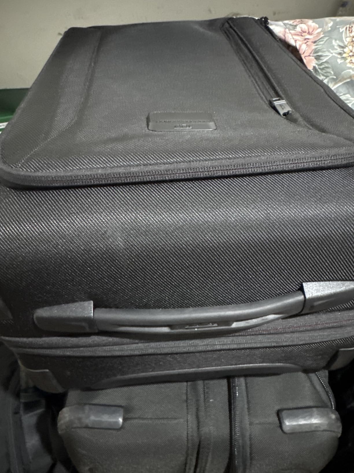 Aerotour 4 Wheel Expandable Luggage - Men's and Women's Lightweight Business and Leisure Travel Suitcase - 21.75