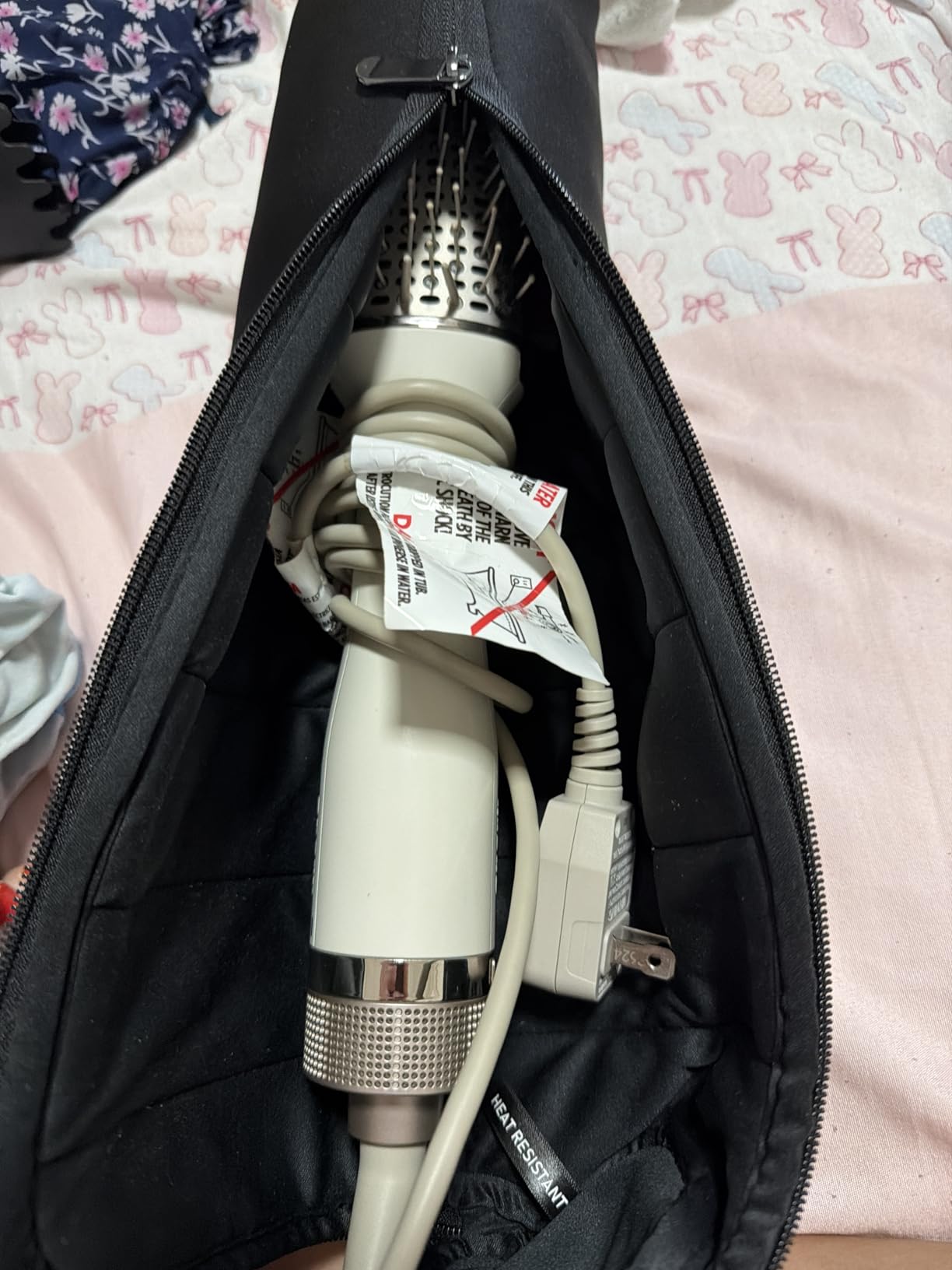 Shark HT212 SmoothStyle Heated Comb + Blow Dryer Brush with Heat Resistant Storage Bag, Dual Mode, for All Hair Types, Silk customer photo 1