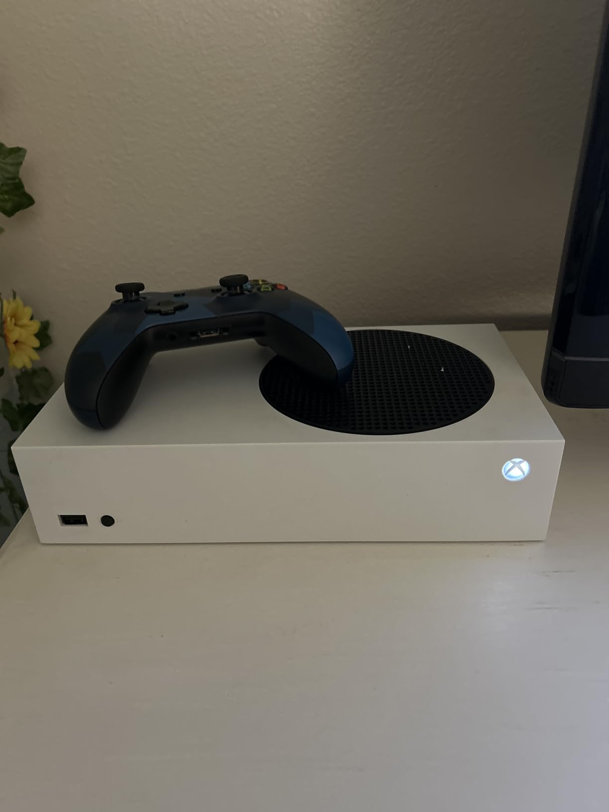 Xbox Series S Starter Bundle - Game Pass Ultimate 3 Month Membership - 512GB SSD All-Digital Gaming Console customer photo 2