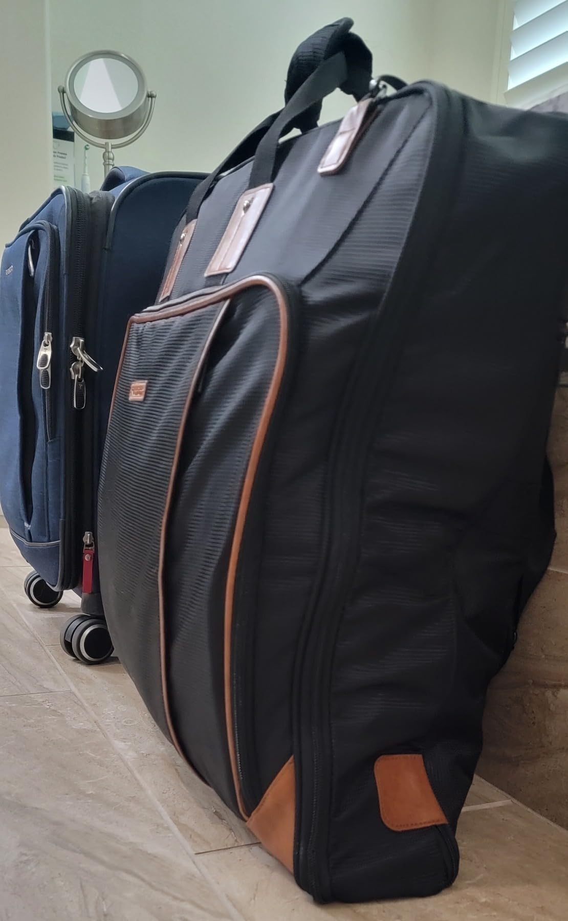 Garment Bag for Travel, Large Carry On Suit Bag for Business Up to 3 Suits, Wrinkle Free Garment Bag for Hanging Clothes with Shoulder Strap, Laptop Compartment, and Wet-Dry Pocket customer photo 2