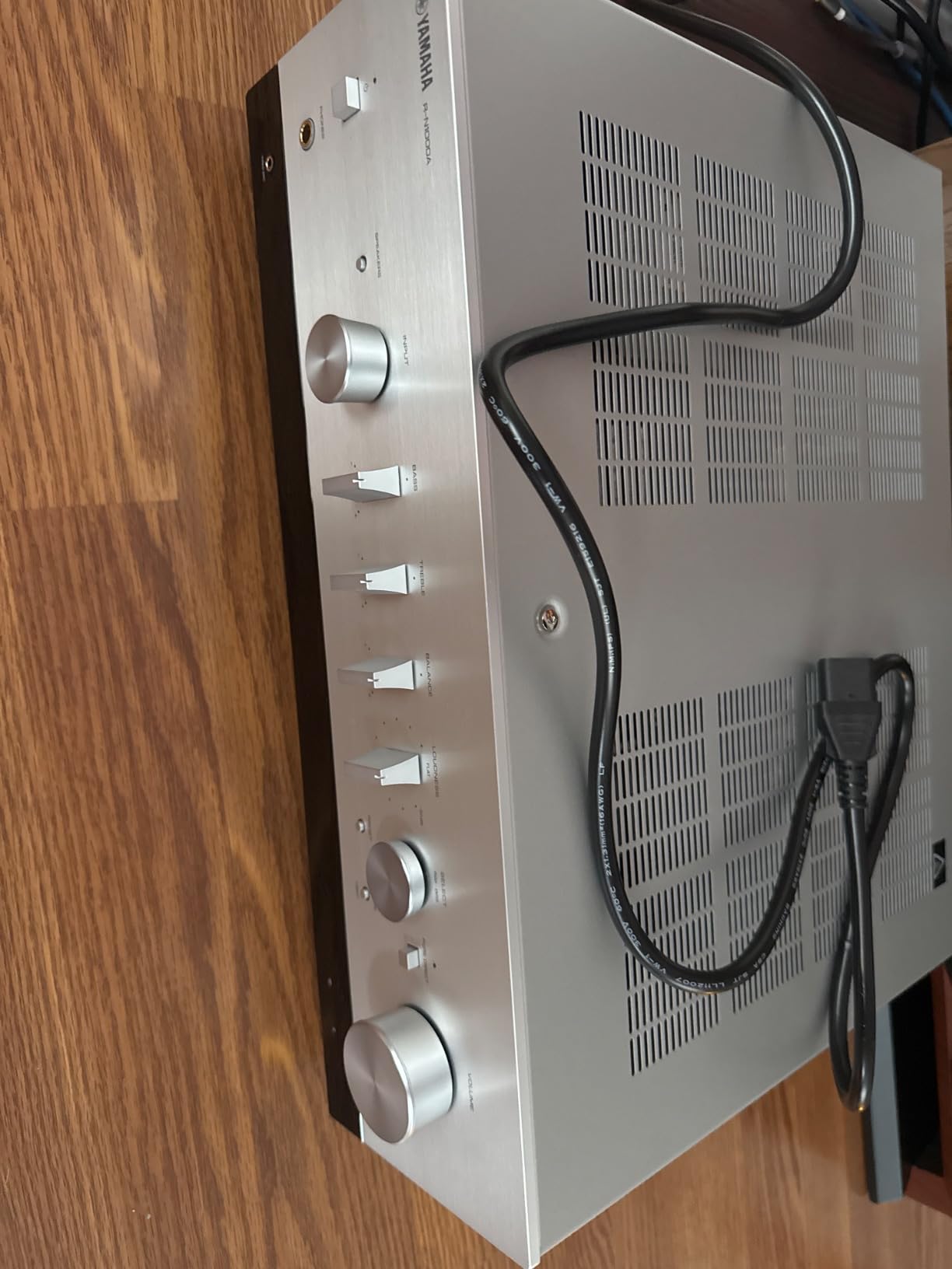 Yamaha R-N1000A Network Receiver with Phono, HDMI and Built-in DAC, Silver customer photo 2