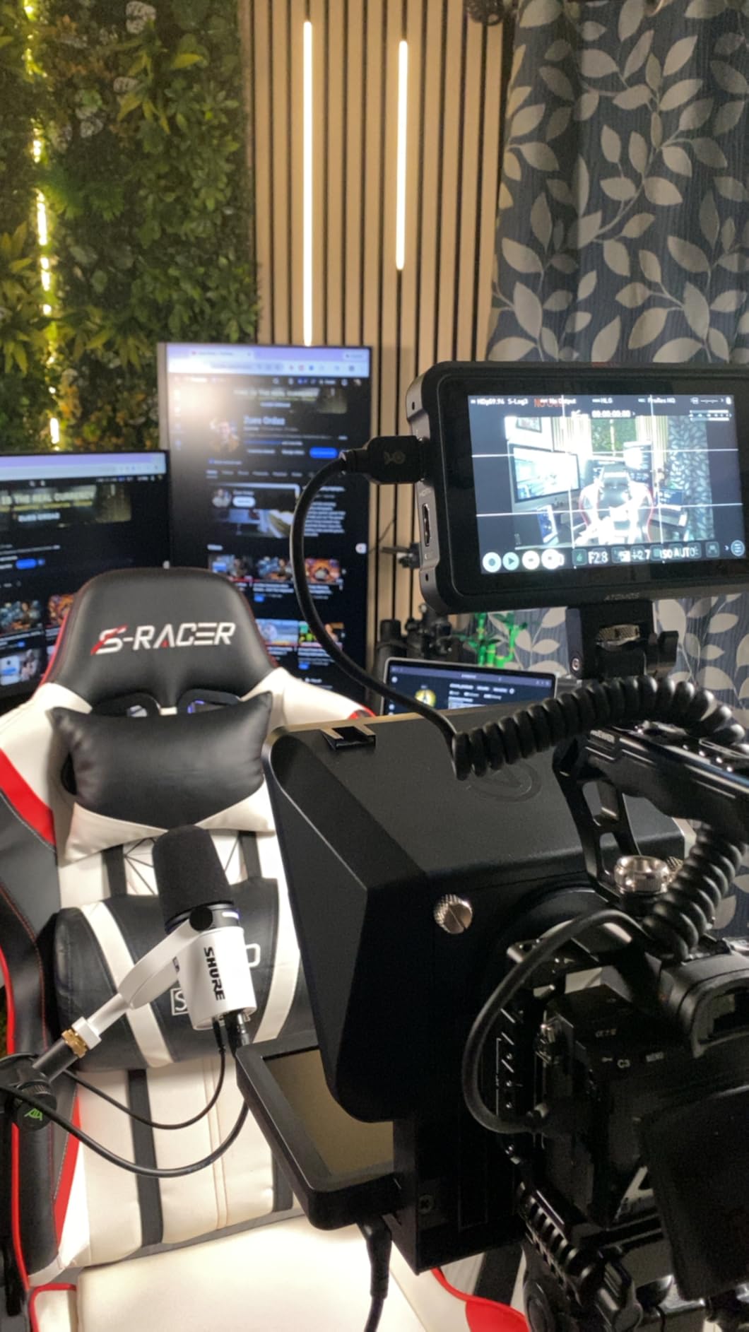 Elgato Prompter - Teleprompter with Built-in Screen for YouTube, Twitch, Zoom, MS Teams and more, Supports DSLR/Webcam/Smartphone, Drag & Drop Monitor Display, Works with Mac/PC & Stream Deck customer photo 1