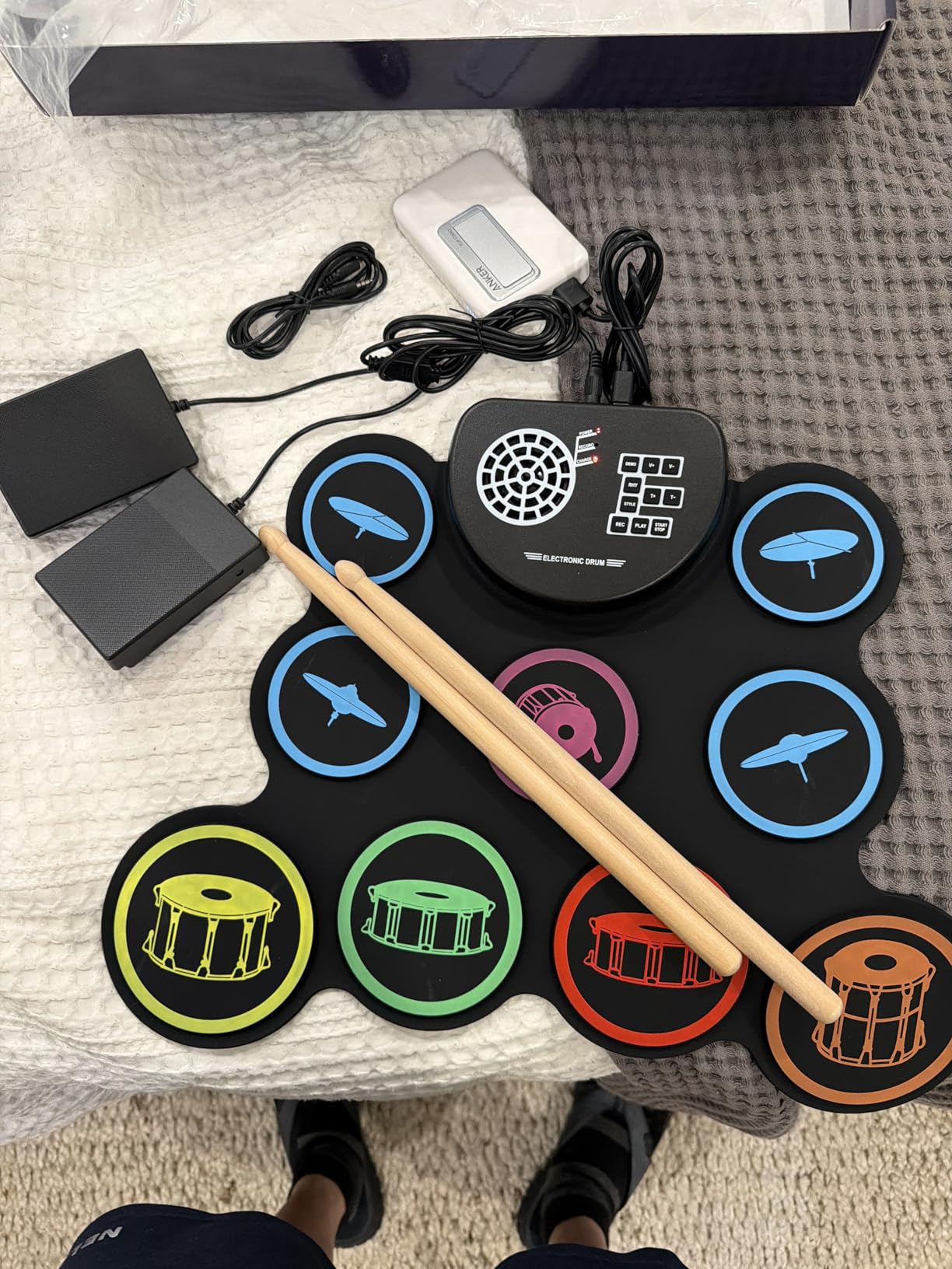 Sboet Electronic Drum Set, 9-Drum Practice Pad with Headphone Jack, Roll-up Drum Kit Machine with Built-in Speaker Drum Pedals and Sticks 10 Hours Playtime, Great Christmas for Kids customer photo 1