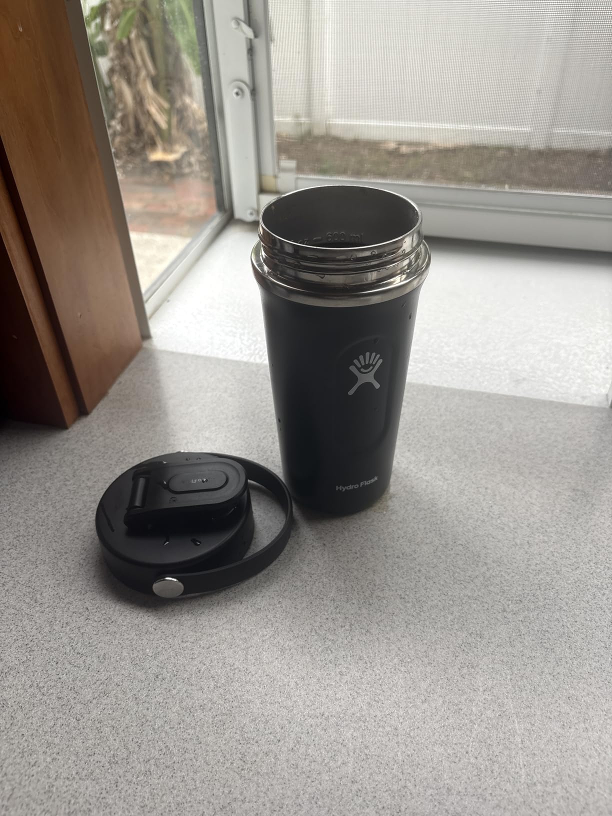 Hydro Flask Shaker Bottle - Insulated Stainless Steel Gym Bottle for Pre Workout & Protein 24 Oz Dew customer photo 1