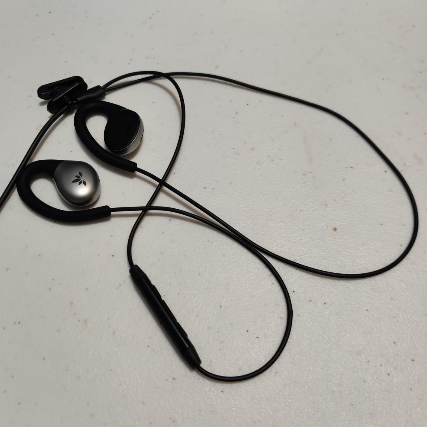 Avantree Resolve -3.5mm AUX Wired Open-Ear Earbuds w/Mic & Over-Ear Hook, for Seniors & Men w/Large Ears, Great for Office, Outdoor & Home (Large Size) customer photo 1