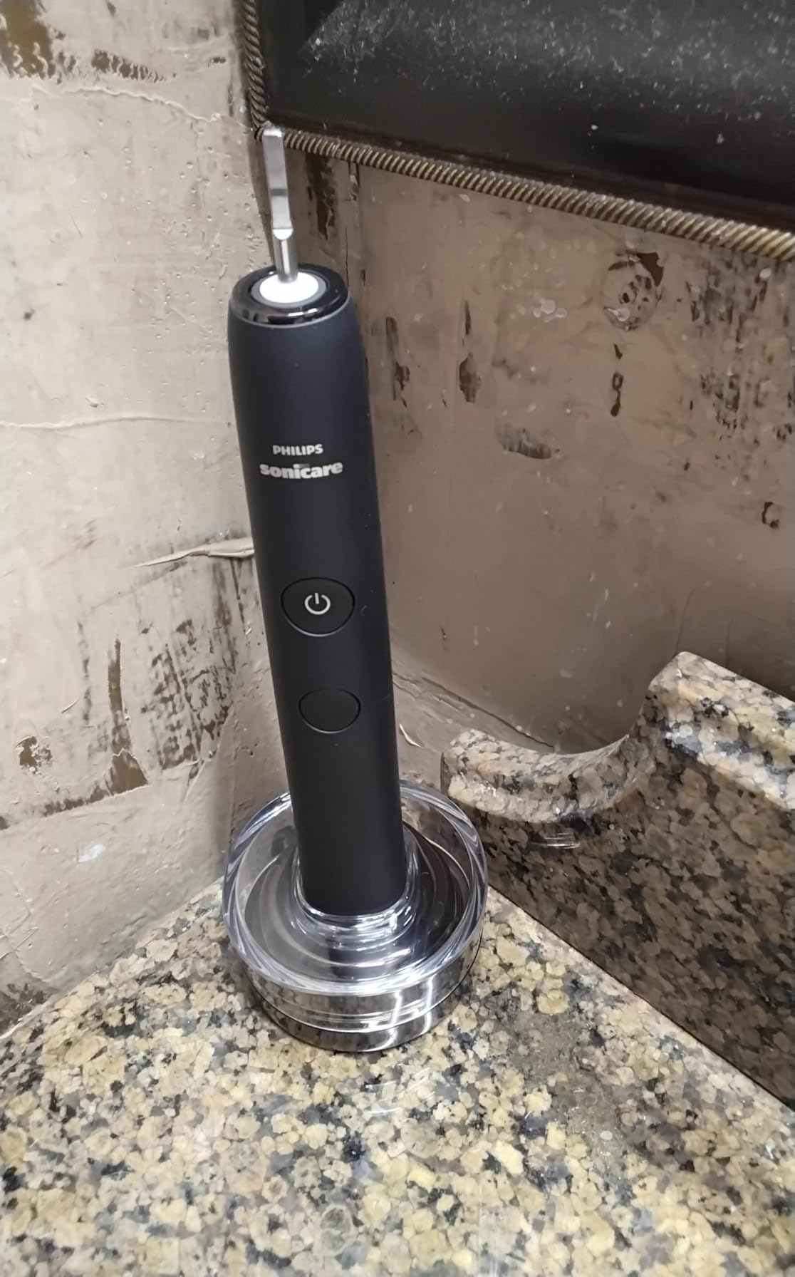 Philips Sonicare DiamondClean Smart 9300 Electric Toothbrush - Sonic Toothbrush with App, Pressure Sensor, 12 Brushing Settings, Replacement Reminder, Travel Case, White, HX9903/05 customer photo 2
