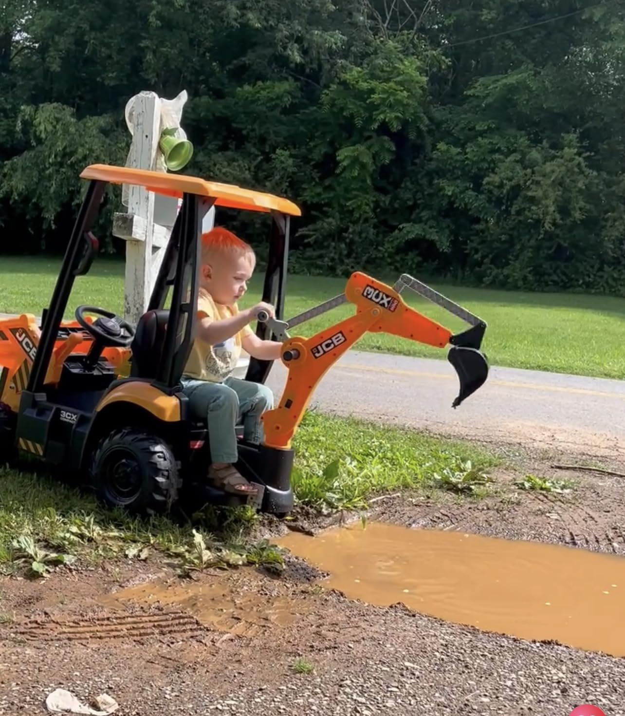 Hetoy 4 in 1 Ride on Tractor, Excavator & Bulldozer & Removable Tent, 12V Battery Powered Electric Vehicle with Remote Control, Front Loader, Digger, Horn, EVA Tires, Kids Ride on Car Toy, Yellow customer photo 1