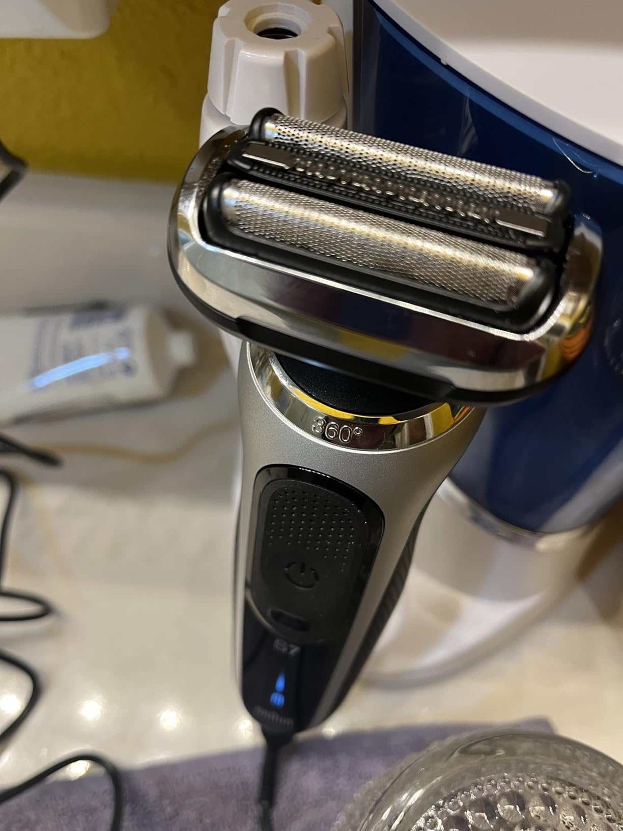 Braun Series 7 Electric Shaver for Men, Wet & Dry Foil Razor, 4-in-1 SmartCare Clean & Charge Center, Beard Trimmer Attachment, Stubble Attachment, Travel Case, Grey 7185cc customer photo 2