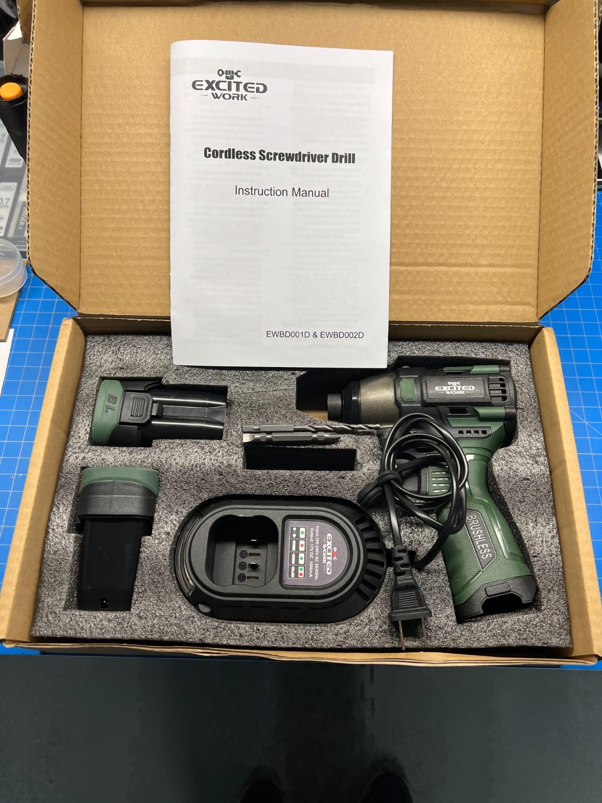 17V Brushless Screwdriver, 140Nm Cordless Impact Driver Set with 3 Adjustable Speed, 2 Batteries and Led Work Light customer photo 2