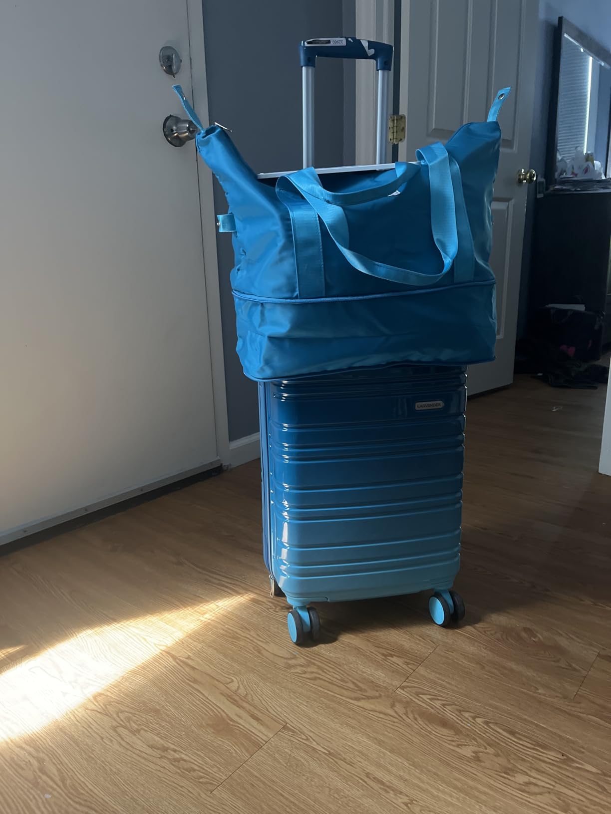 LARVENDER Luggage Sets 6 Piece, Expandable Hardside Carry on Suitcase Set with Spinner Wheels, Lightweight Rolling Luggage Sets for Women with TSA Lock, Blue customer photo 1
