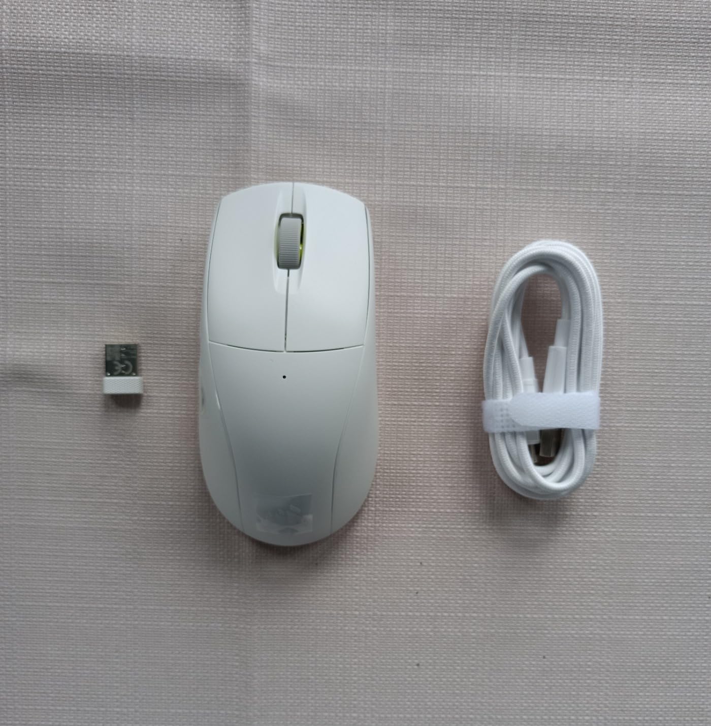 M75 AIR Wireless Ultra-Light FPS Gaming Mouse - 26,000 DPI - Ultra-Fast Input - Symmetric Shape - iCUE Compatible - PC, Mac - Light Gray customer photo 1