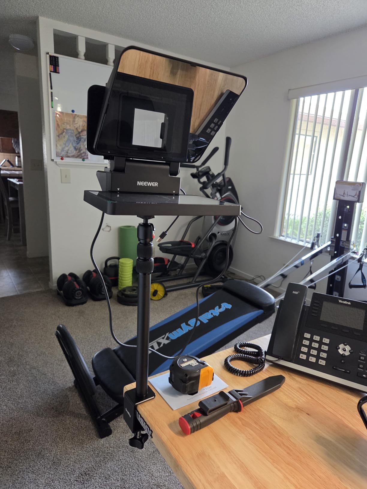 Neewer Teleprompter X14 III with RT113 Remote/App Control, 45° Tilt 14