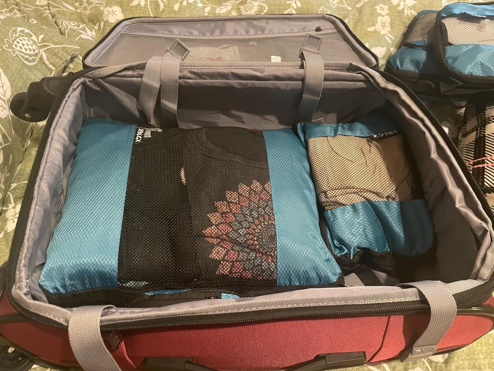 Compression Packing Cubes for Suitcases, 5 Set Travel Essentials, Lightweight Luggage Organizer Bags, Travel Cubes for Carry on customer photo 2