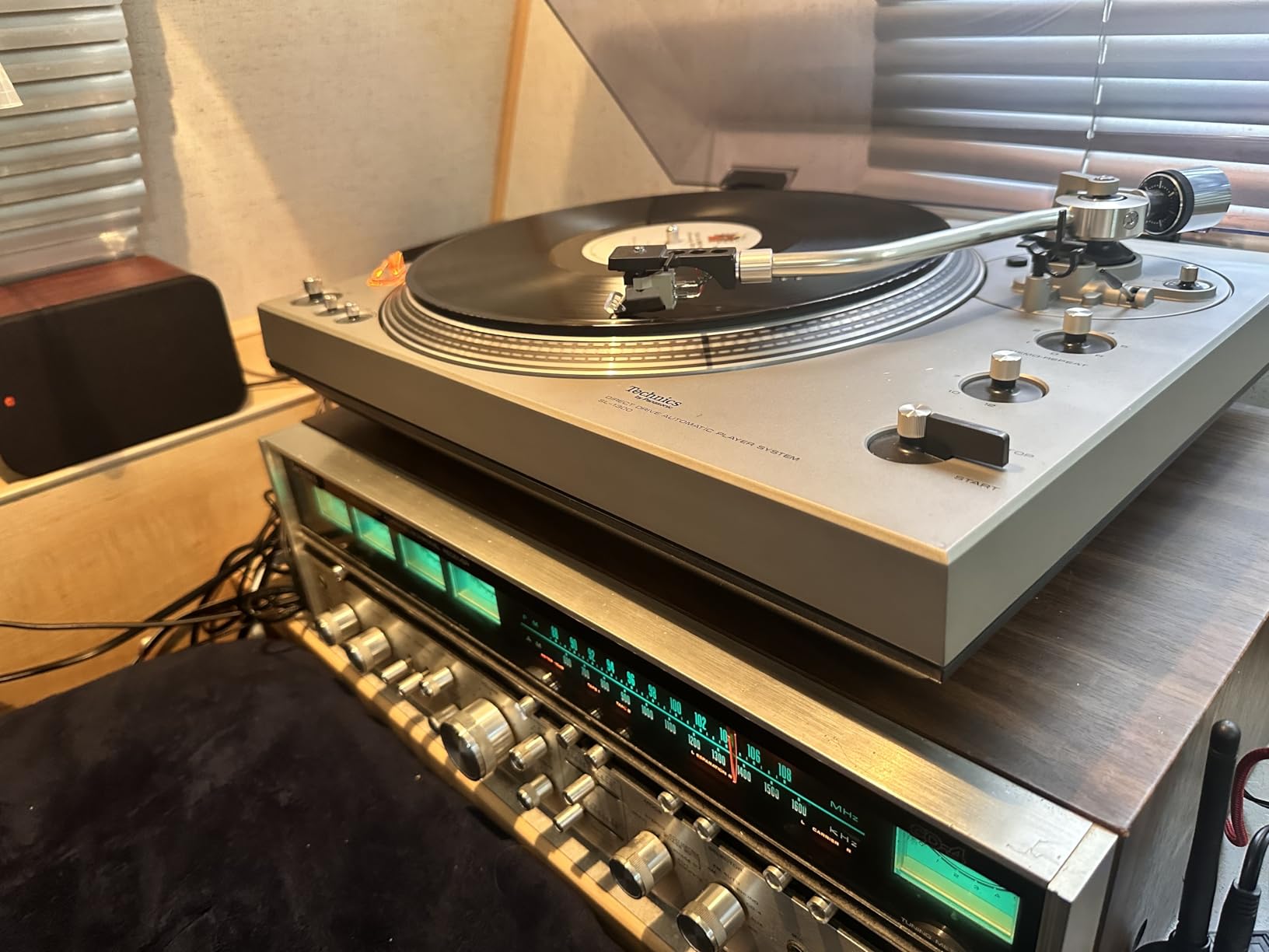 RIOWOIS Powered Bluetooth Bookshelf Speakers, 40W Record Player Speakers with 2.75 Inch Woofer, Stereo Speakers with Optical/AUX/TV-ARC Connection for Turntable, No Receiver or Amplifier Required. customer photo 1