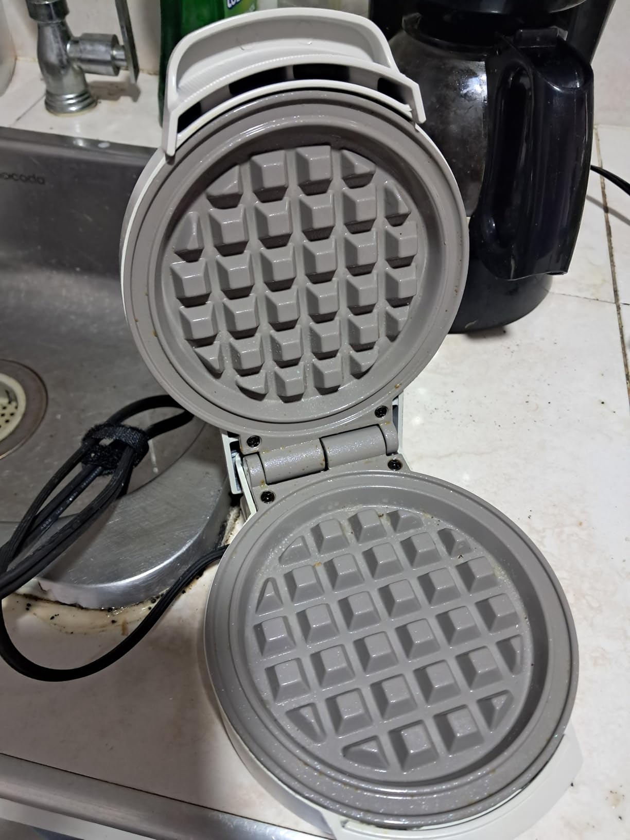 bella Snack-n-Store Mini Waffle Maker, EverGood Ceramic Nonstick Coating, Cord Wrap, Ready Indicator Light & Cool Touch Handles, Stackable Design & Customizable Plates, 400 Watt, Blossom customer photo 1