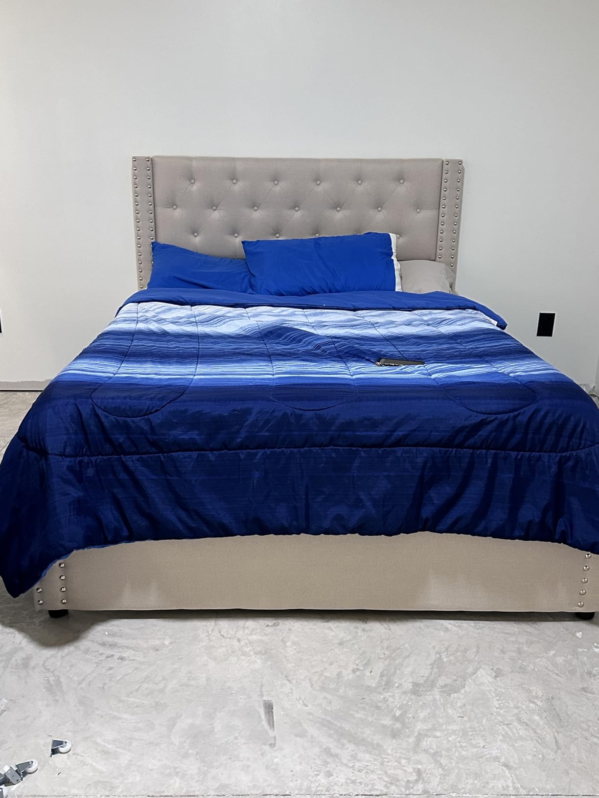 LARMACE Queen Size Bed Frame with 4 Storage Drawers and Tufted Headboard Linen Upholstered Platform Bed Frame with Heavy Duty Wood Slats, No Box Spring Needed, Easy Assembly, Beige customer photo 1