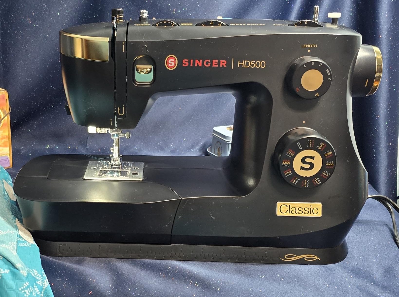 SINGER Heavy Duty 500 Classic Sewing Machine with Accessory Kit, Strong Motor with Enhanced Piercing Power, 23 Built-In Stitches, Full Metal Frame, 1-step Buttonhole & LED Light customer photo 2