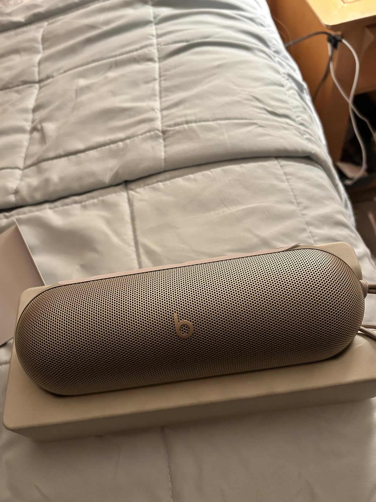 Beats Pill - Portable Bluetooth Speaker, Up to 24H Battery Life, Water Resistant, Bluetooth, Apple & Android Compatible, Seriously Loud Sound (Champagne Gold) customer photo 1