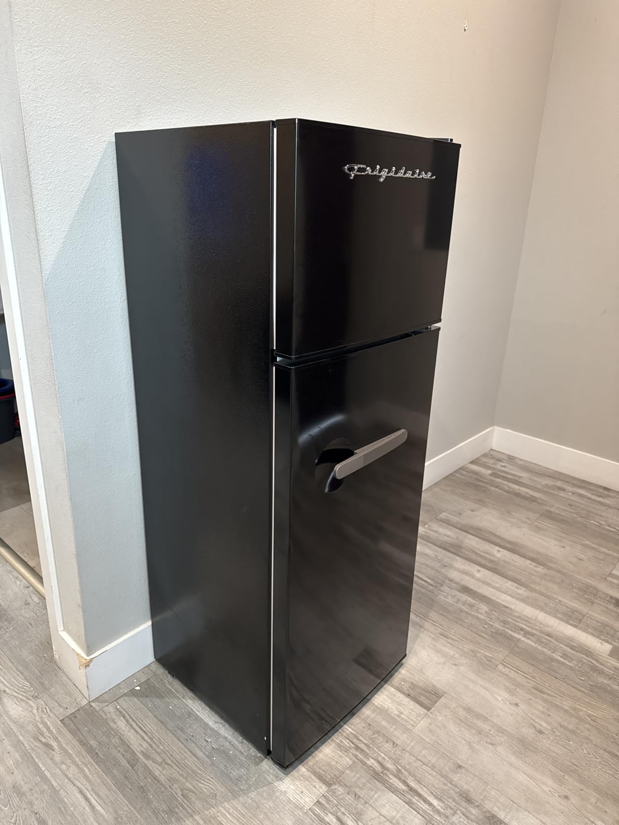 Frigidaire Retro Apartment Size Refrigerator with Top Freezer - 2 Door Fridge with 7.5 Cu Ft of Storage Capacity, Adjustable Spill-Proof Shelves, Door & Crisper Bins, Black customer photo 1