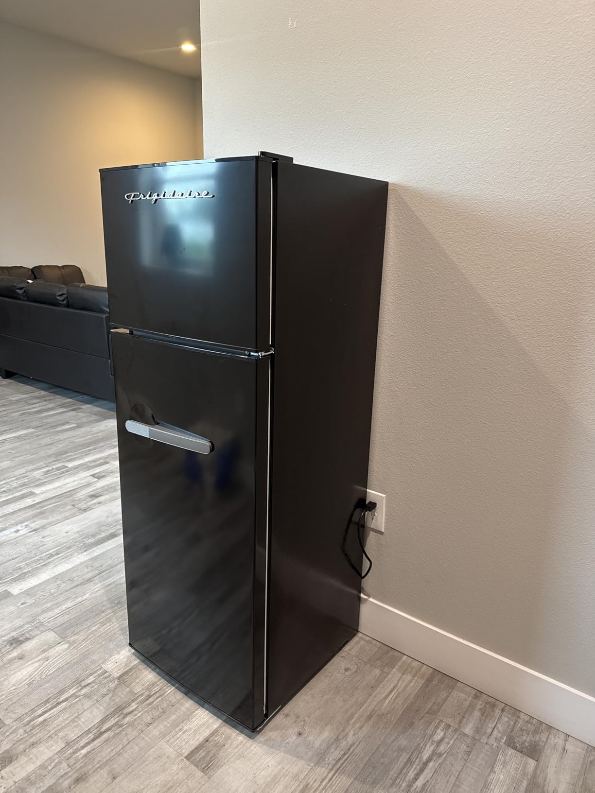 Frigidaire Retro Apartment Size Refrigerator with Top Freezer - 2 Door Fridge with 7.5 Cu Ft of Storage Capacity, Adjustable Spill-Proof Shelves, Door & Crisper Bins, Black customer photo 2