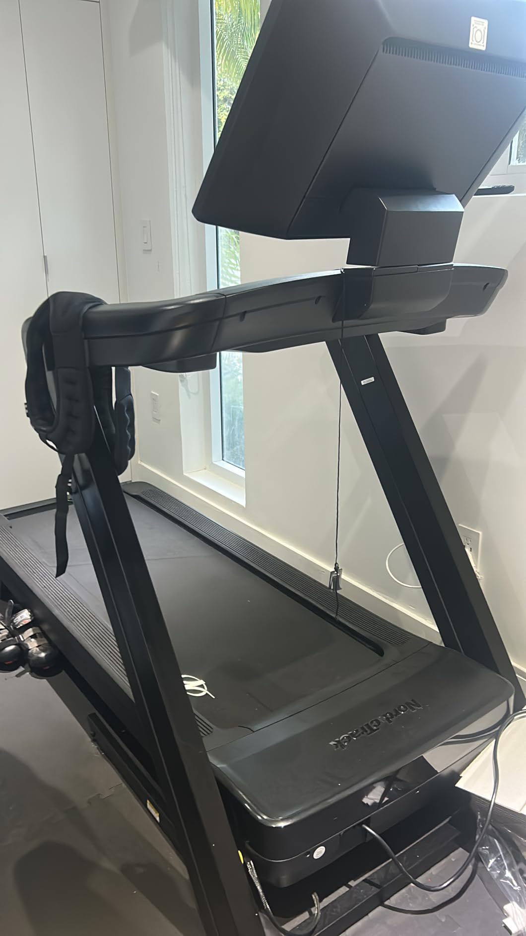 NordicTrack Commercial 1550 Premium Foldable Treadmill, Incline & Decline, iFIT customer photo 2