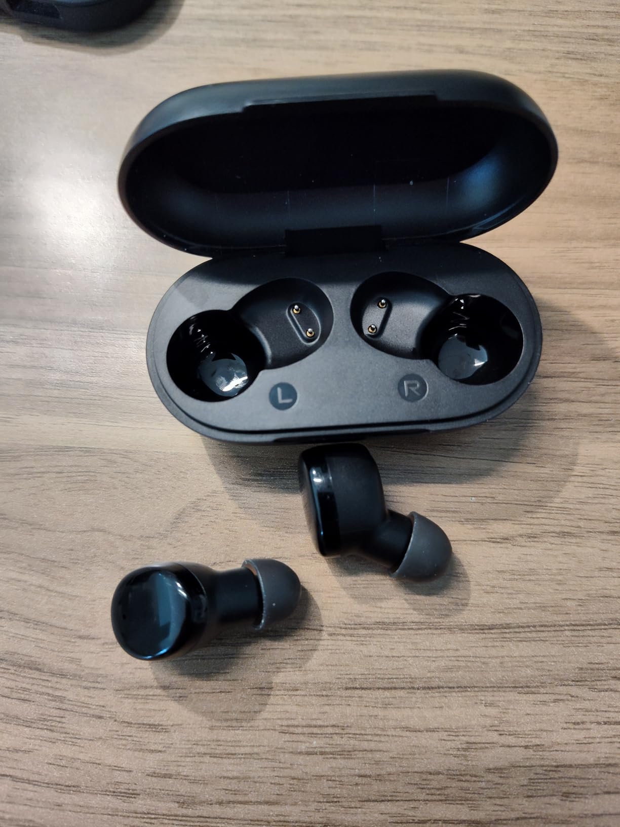 kurdene Wireless Earbuds Bluetooth 5.3 in Ear Buds Light Weight Headphones, Deep Bass Sound, Built in Mics Headset, Clear Calls Earphones for Sports Workout customer photo 1