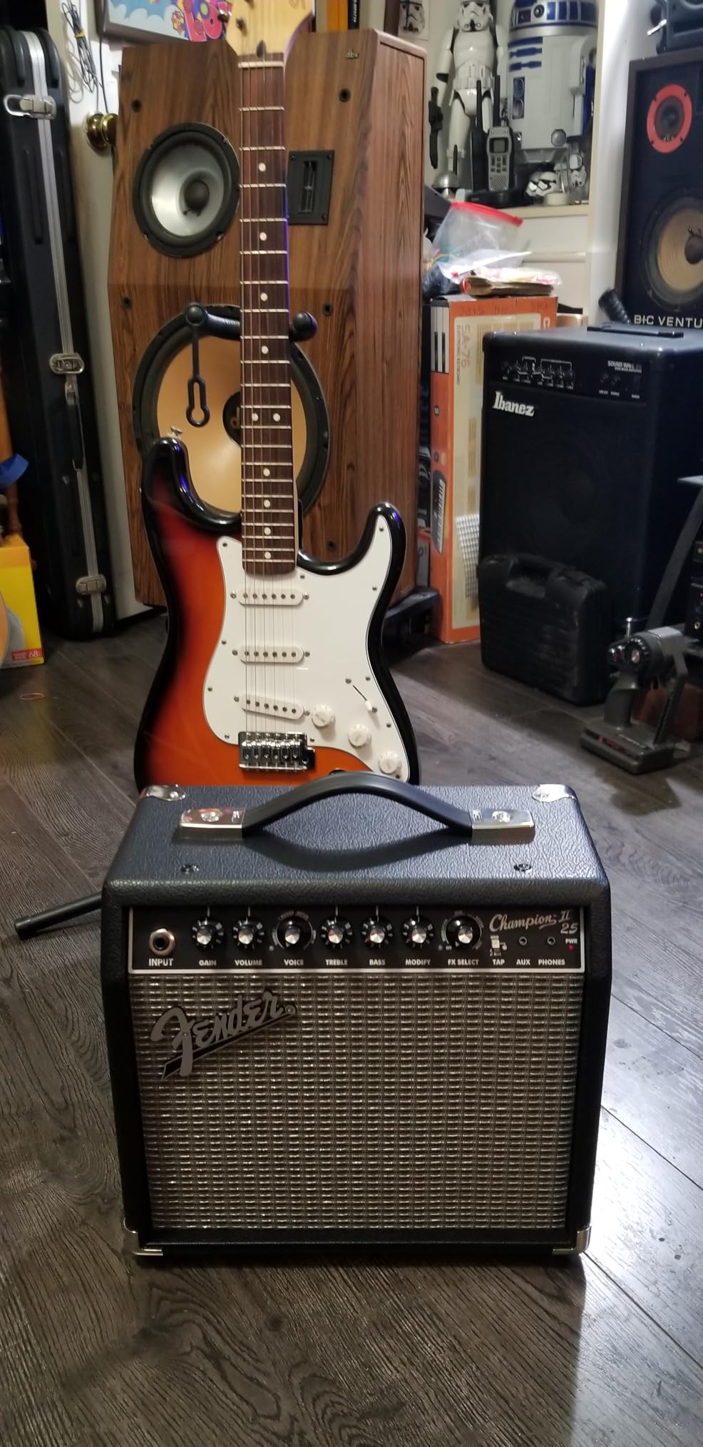 Fender Champion II 25 Guitar Amp, 25 Watts, with 2-Year Warranty, Features 12 Built-In Effects Models customer photo 2