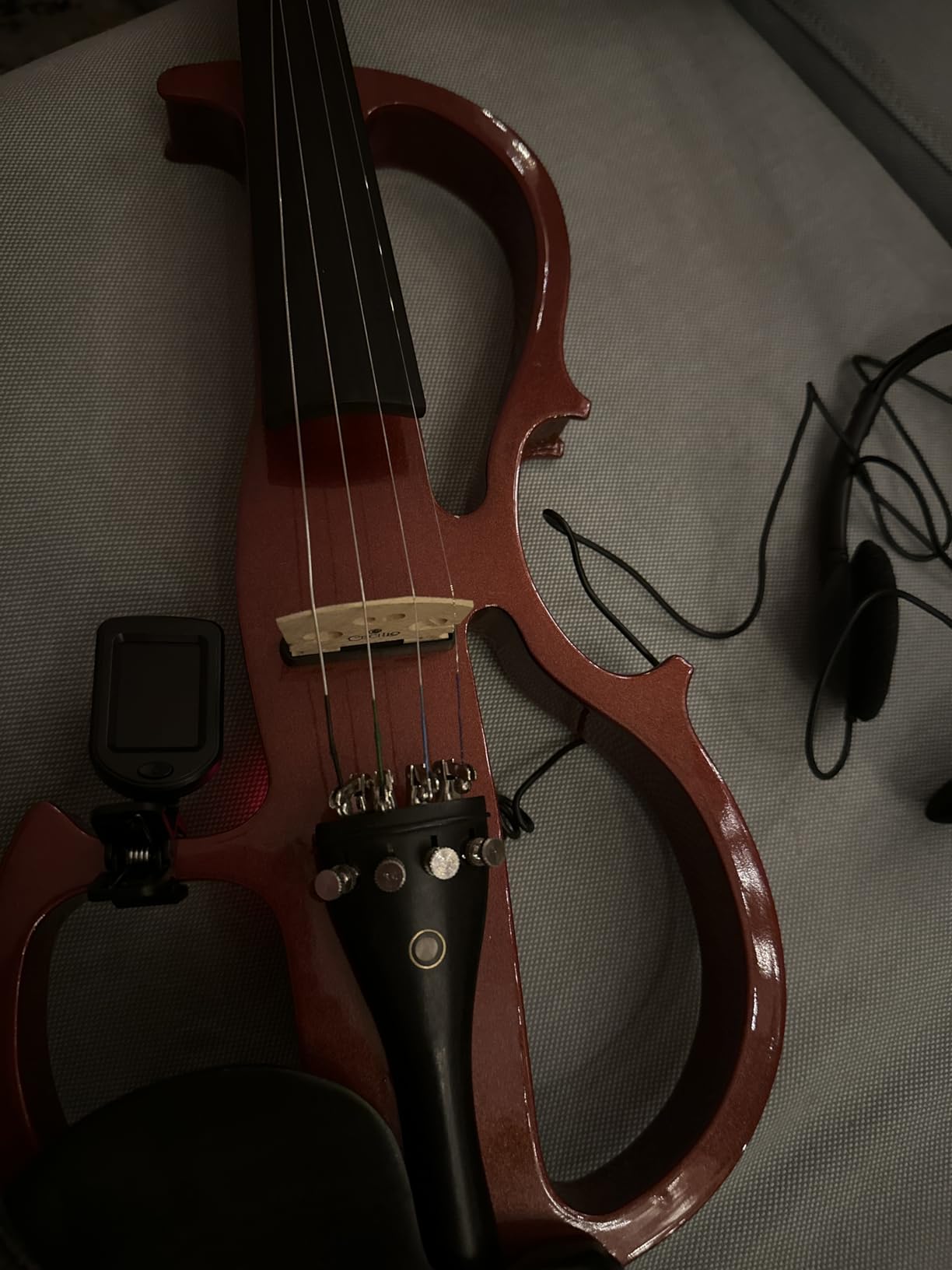 Electric Violin, Solid 4/4 Full Size Silent Violin Fiddle with Ebony Fittings, Beginner Violin with Case, Bow, Aux Cable, and Headphones (Pearl White) customer photo 2
