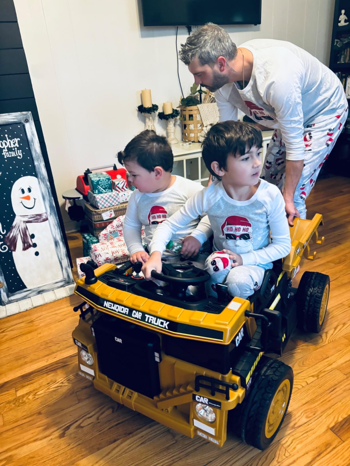 NEWQIDA 24V Ride on Dump Truck, Electric Car for Kids with Remote Control, Kids Ride on Toys Construction Vehicles w/Electric Dump Bed, Shovel, Powerful Motors, EVA Tires, Soft Start, 2 Seater customer photo 1