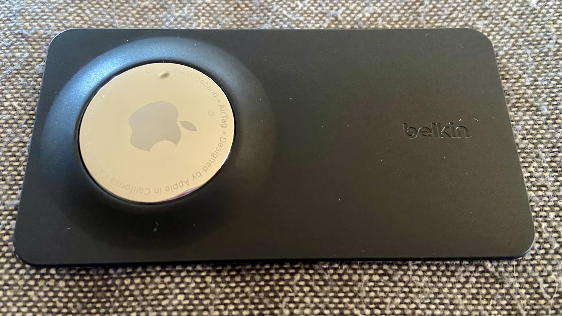Belkin Apple AirTag Secure Wallet Insert - Thin Wallet Holder - Ultra Slim & Flexible Credit Card Size Insert for Purse, Handbag, Pocket, Backpack - Accessories for Apple AirTag - Black customer photo 1