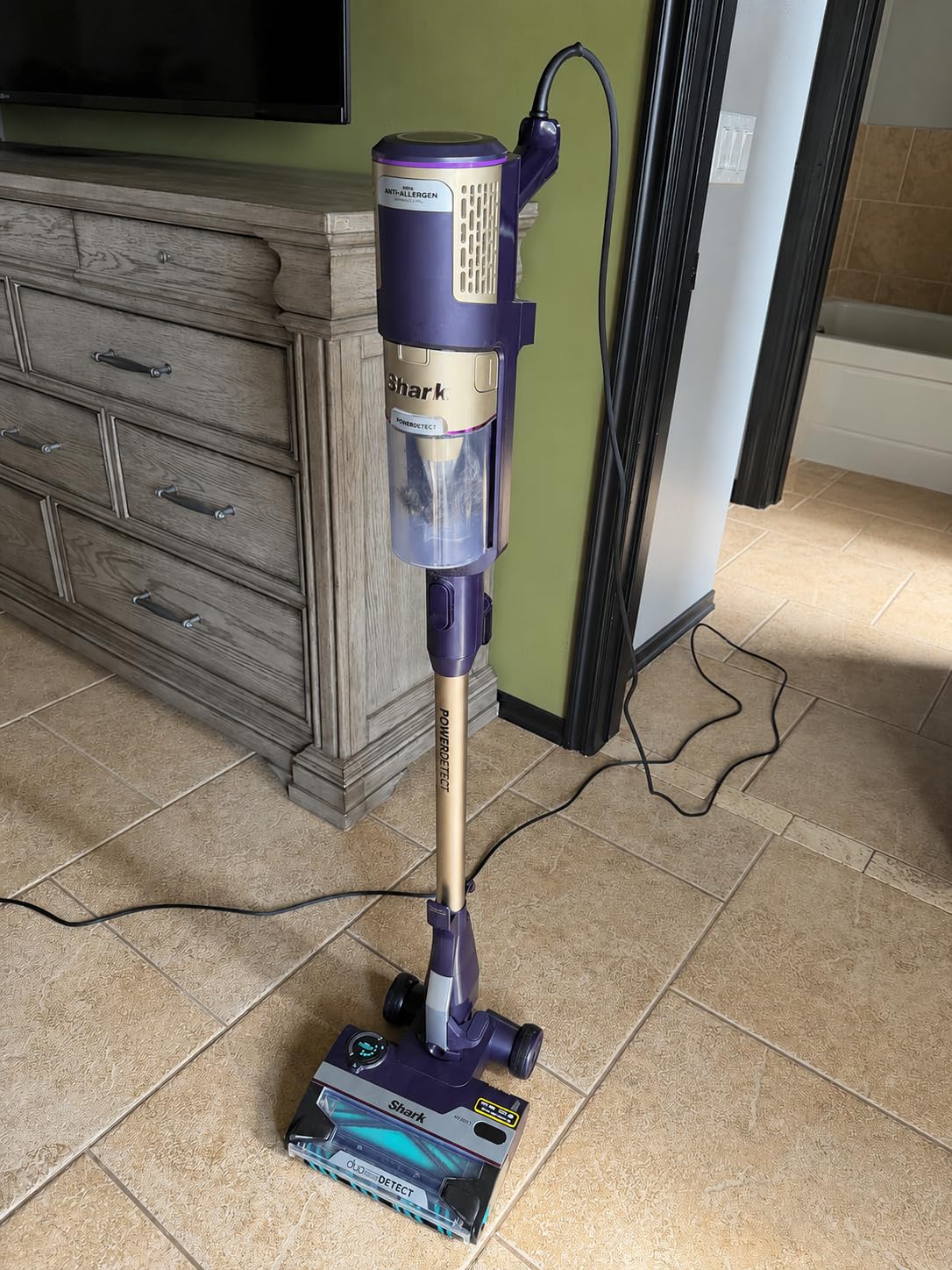 Shark POWERDETECT Ultra-Light Corded Stick Vacuum with DuoClean Technology, Self-Cleaning Brushroll for No Hair Wrap, Anti-Allergen Complete Seal & Odor Neutralizer Technology, Eggplant, HZ4002 customer photo 1