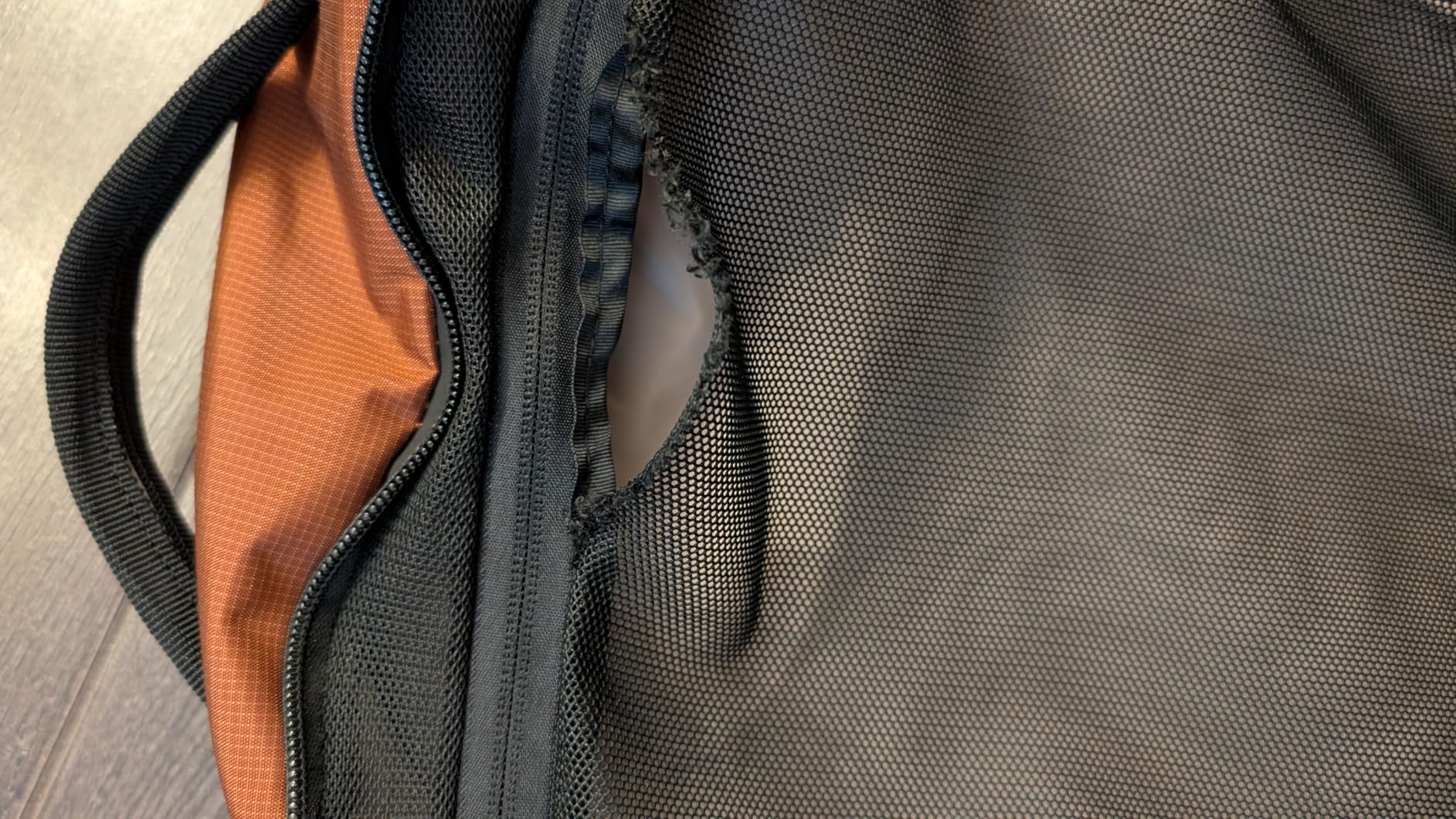 Lite Travel Pack 30L (carry-on backpack, travel backpack for international travelers, with laptop pocket, interior packing cells and tuck-away shoulder straps) - Black customer photo 1