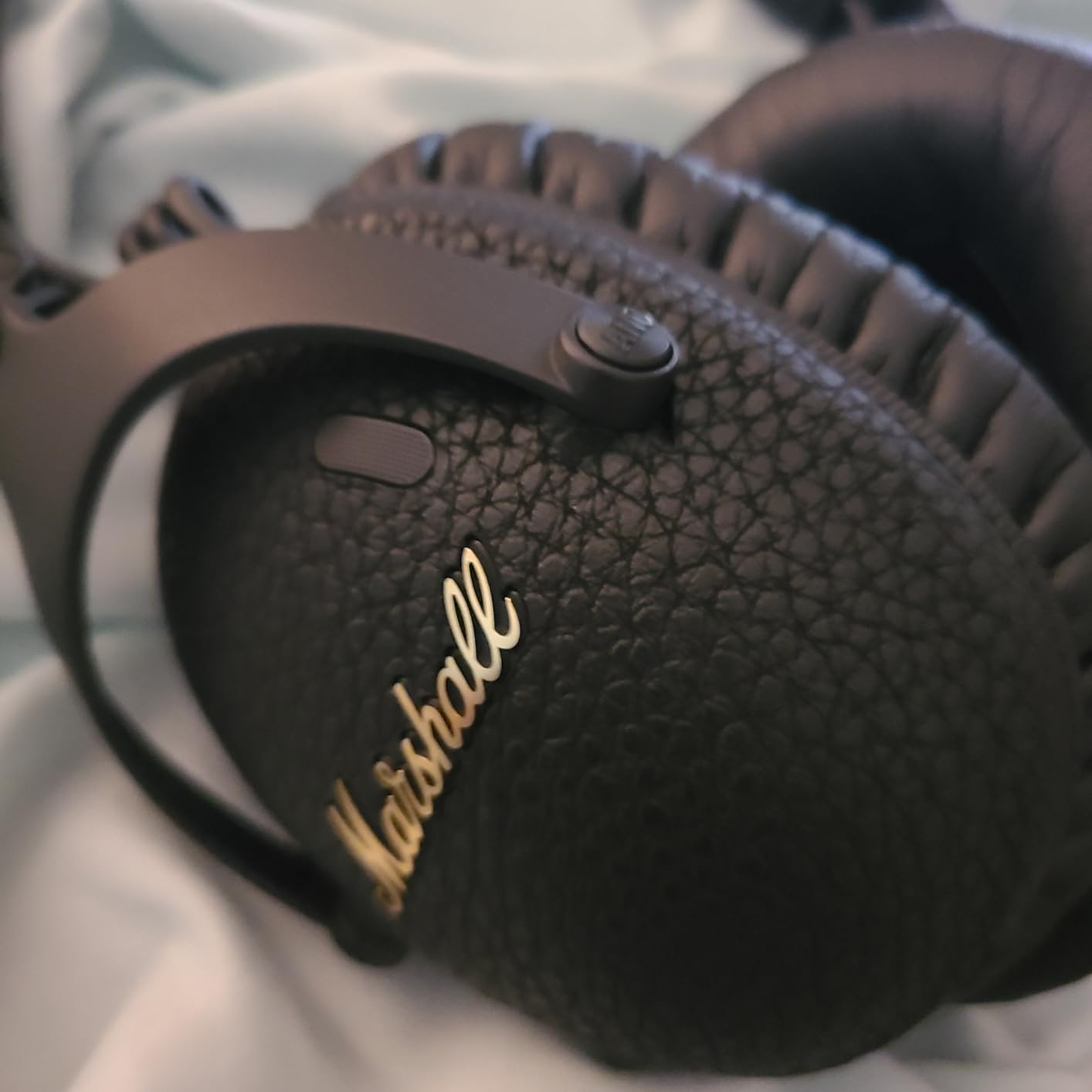 Marshall Monitor III A.N.C. Wireless Over-Ear Bluetooth Headphones - Active Noise Cancellation | 100+ Hr Playtime | Microphone for Calls | Lightweight, Foldable Design for Travel - Black customer photo 2