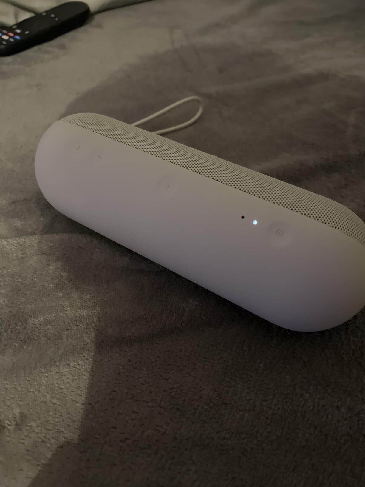 Beats Pill x Kim Kardashian - Wireless Bluetooth Speaker and Portable Charger via USB-C - Up to 24 Hours Battery Life, IP67 Water Resistant, Apple & Android Compatible, Built-in Mic - Light Gray customer photo 2