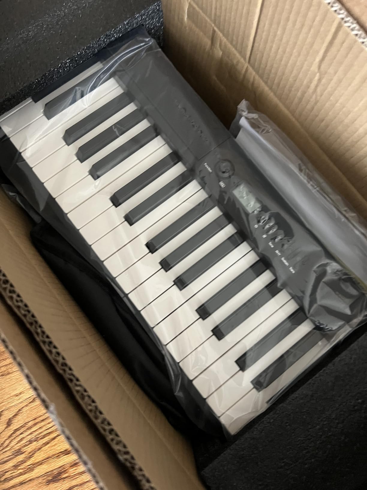 TERENCE V30 Portable Digital Piano 88 Key Weighted Keyboard Built-In 1800mAh Rechargeable Battery,Foldable Piano Keyboard with 2X5W Speakers,Music Stand,Sustain Pedal and Headphone for Beginners,Black customer photo 1