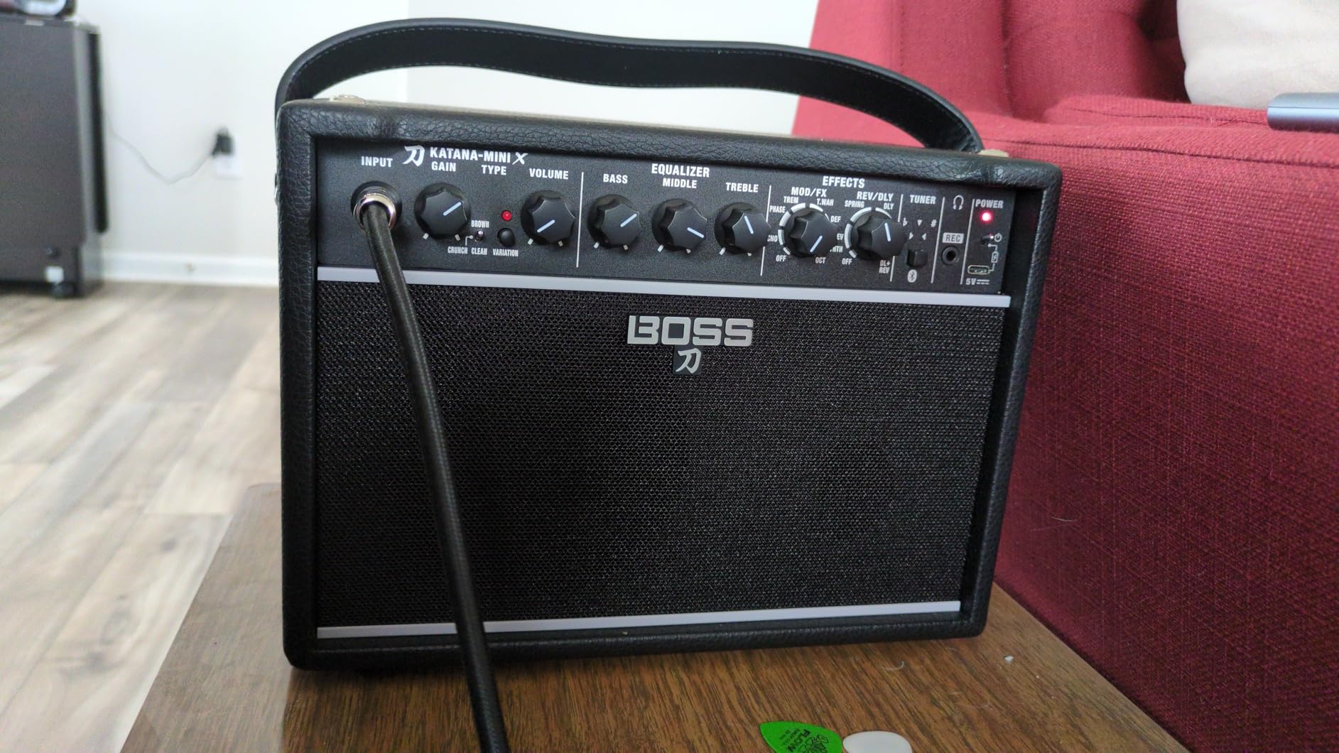 BOSS Katana-Mini X Powerful 10-Watt Mini Amplifier for Electric, Acoustic & Bass Tube Logic Design Custom 5 Speaker Versatile Sounds & Dual Effects Bluetooth Built-in Rechargeable Battery customer photo 1