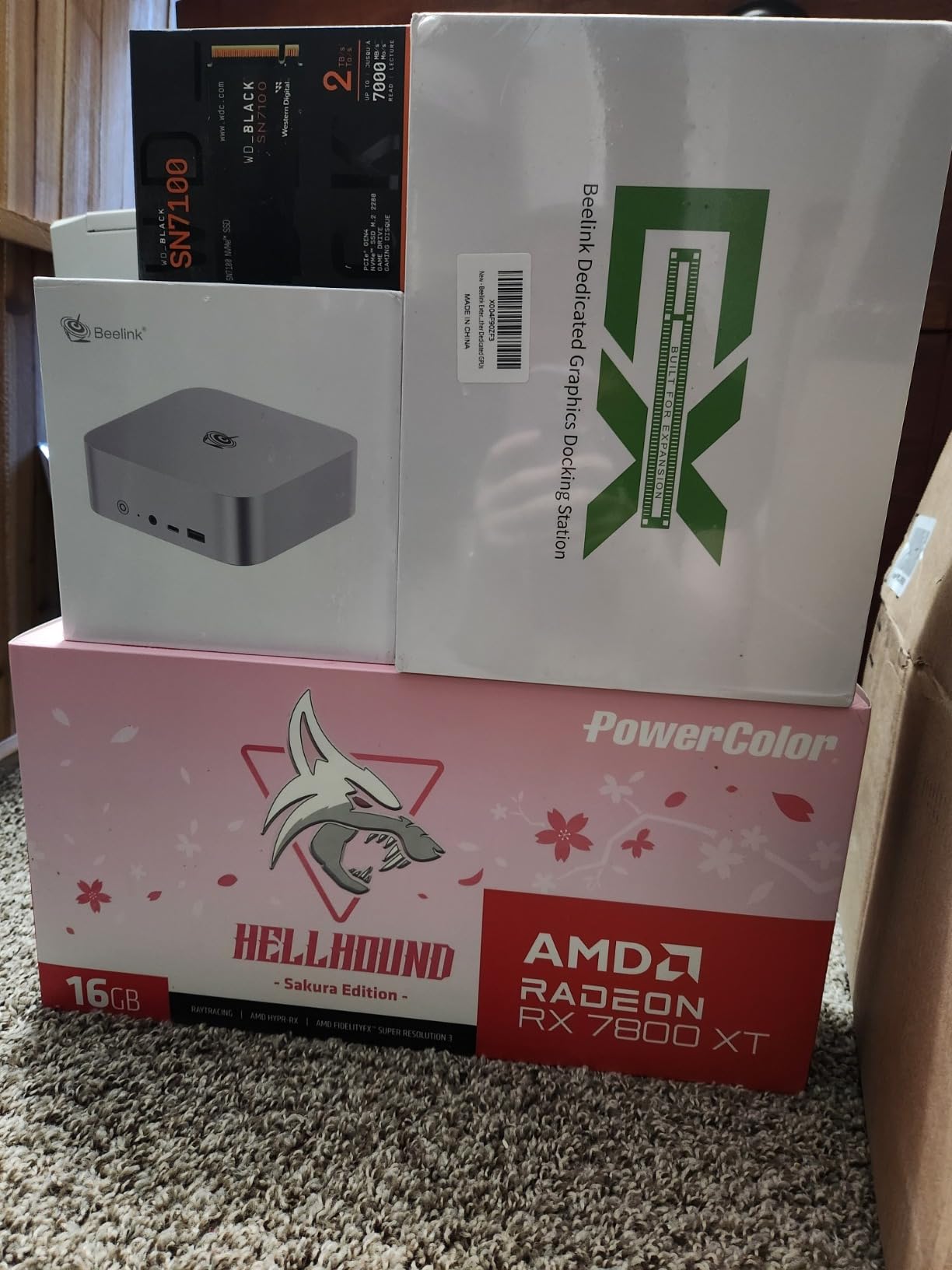 Beelink SER8 Mini PC, AMD Ryzen 7 8745HS (8C/16T, up to 4.9GHz), 32GB DDR5 RAM 1TB PCIe4.0 SSD, SER8 Mini Computer Support 4K@144Hz, Triple Display, HDMI+DP, WiFi6, BT5.2, USB4 customer photo 2