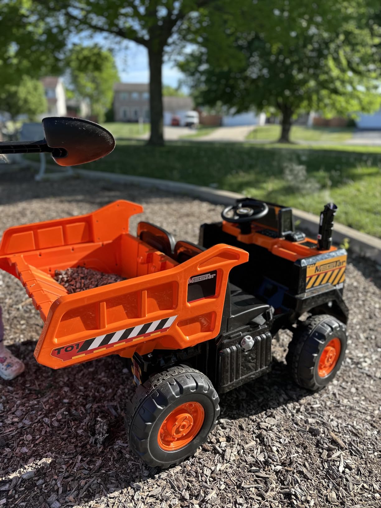 Kidsera 24V Ride On Dump Truck, 24 inch-2 Seater Ride On Car for Kids w/Remote Control 4WD/2WD Up to 5 Mph, 24v Ride on Toys for Big Kids w/Electric Dump Bed Extra Shovel Traffic Cones (Yellow) customer photo 2
