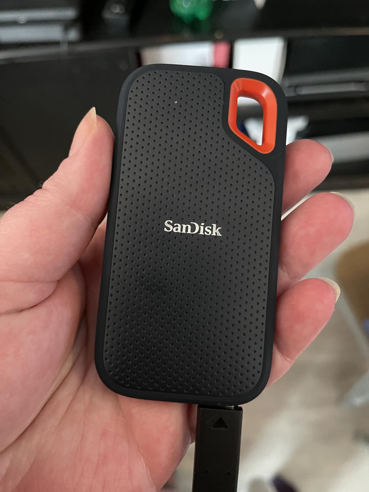 SanDisk 2TB Extreme PRO Portable SSD with USB4, Up to 3800MB/s Read and 3700MB/s Write, USB-C, IP65 - SDSSDE82-2T00-G25 customer photo 1