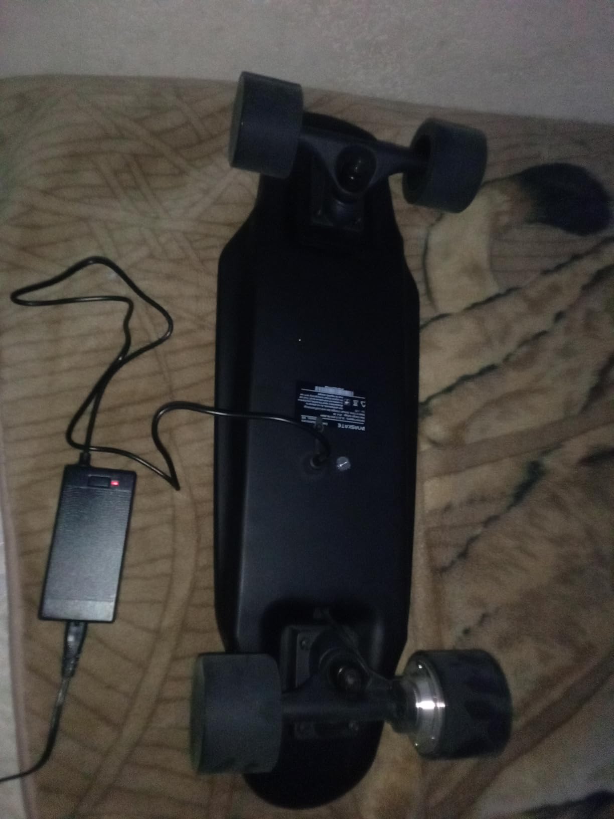 M8 Electric Skateboard with Remote, 15Mph Top Speed, 9Miles Range, 400 Hub-Motor, Skateboard for Adults & Teens customer photo 1