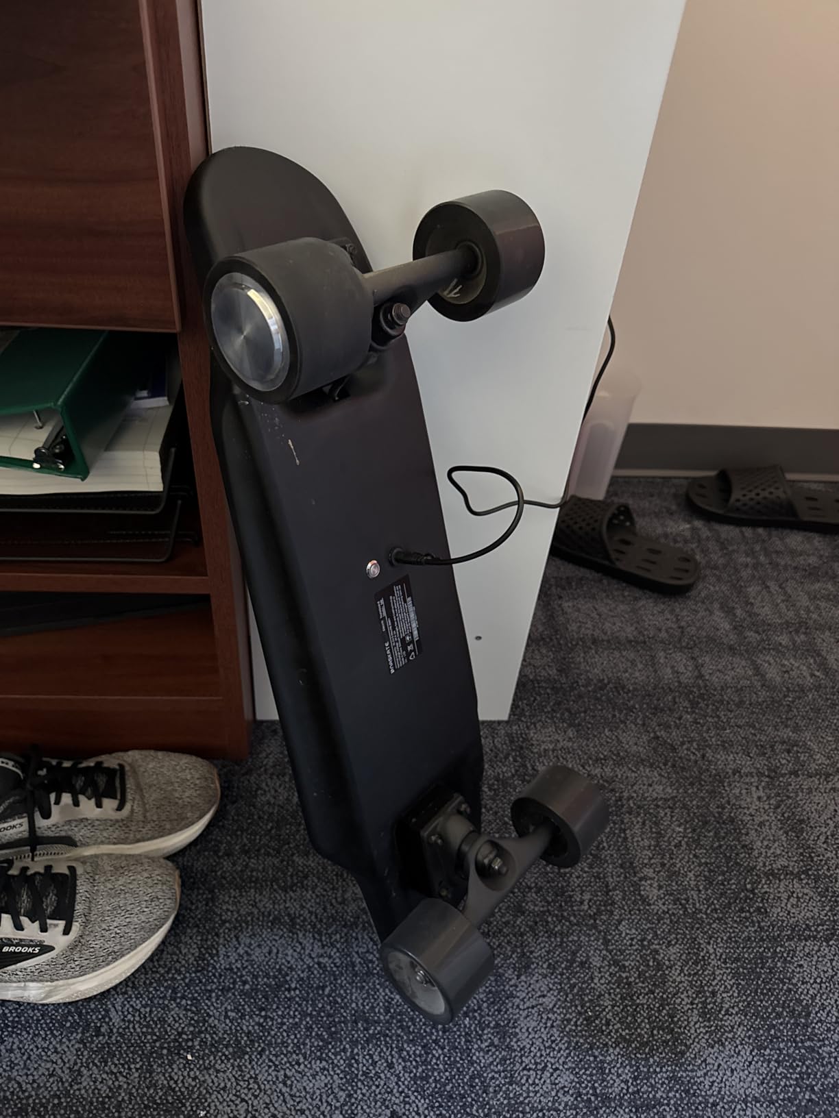 M8 Electric Skateboard with Remote, 15Mph Top Speed, 9Miles Range, 400 Hub-Motor, Skateboard for Adults & Teens customer photo 2