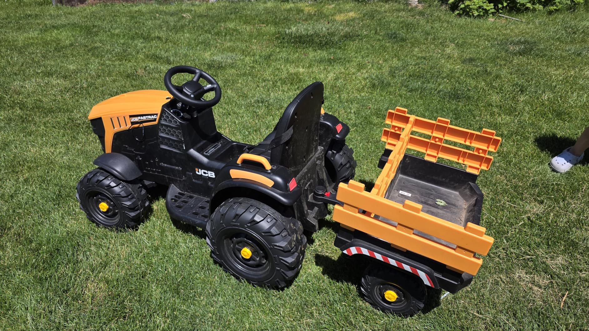 Hikiddo 24V Kids Ride on Tractor Toy, Electric Tractor for Kids 3-8 with Trailer, 2x200W Motors - Green customer photo 1