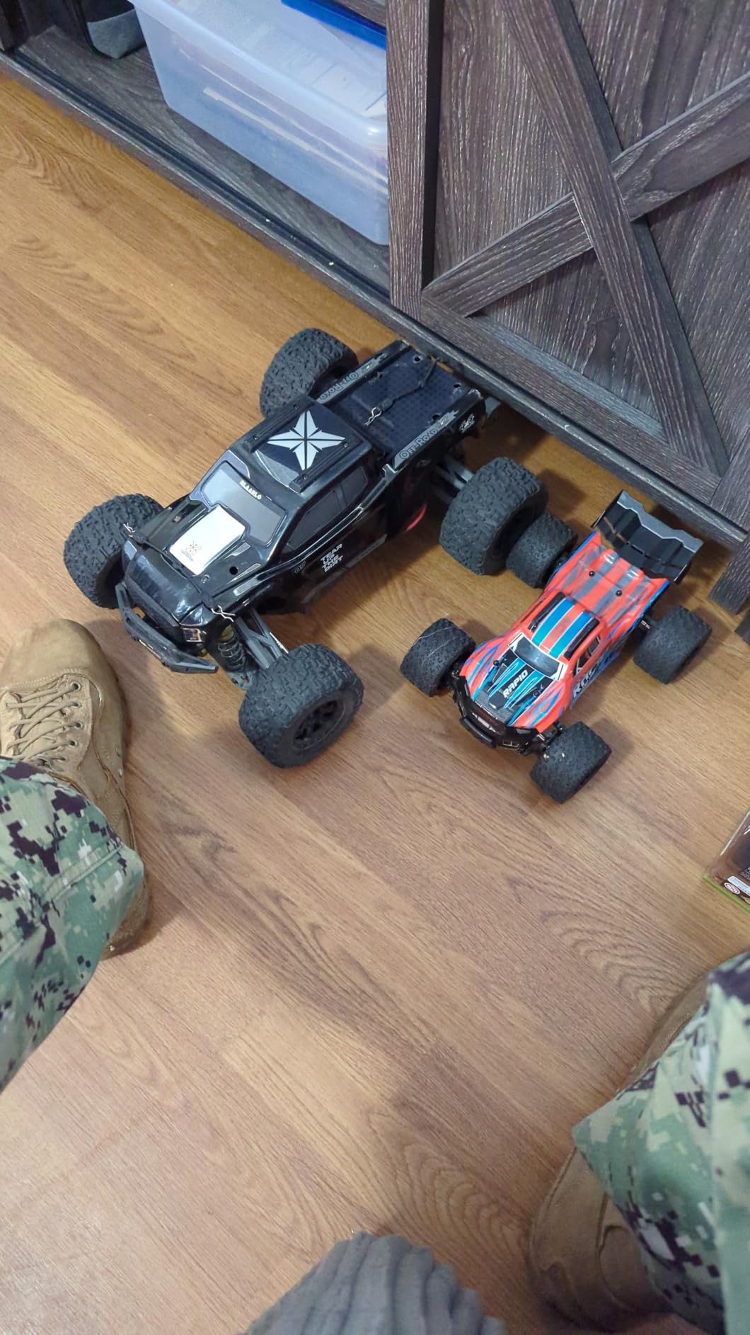 RIAARIO 1/10 Brushless RC Cars, Monster Truck, 50+ MPH, 4WD, Waterproof, Carbon Fiber, Black, Ages 8+ customer photo 1