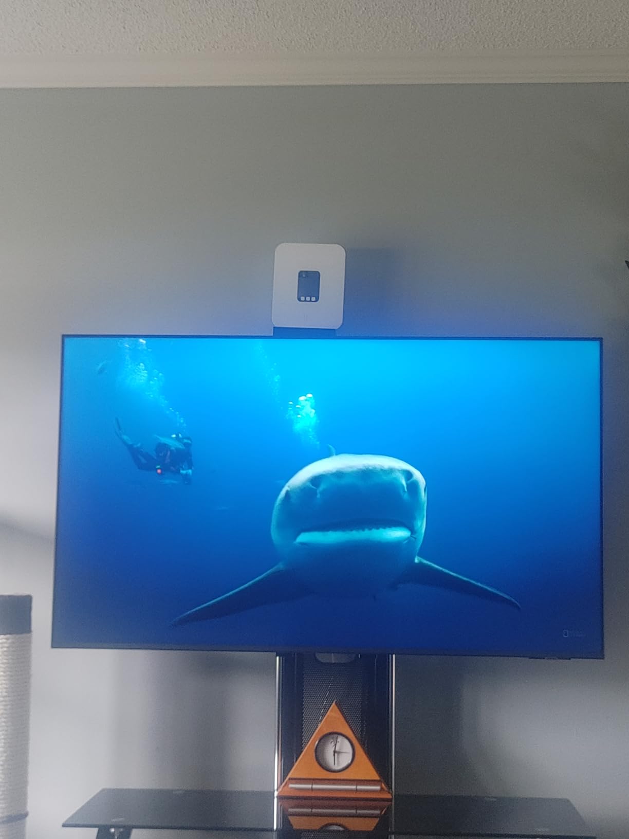 75-Inch Class Crystal UHD U8000F 4K Smart TV (2025 Model) Endless Free Content, Crystal Processor, MetalStream Design, Knox Security, Alexa Built-in customer photo 2