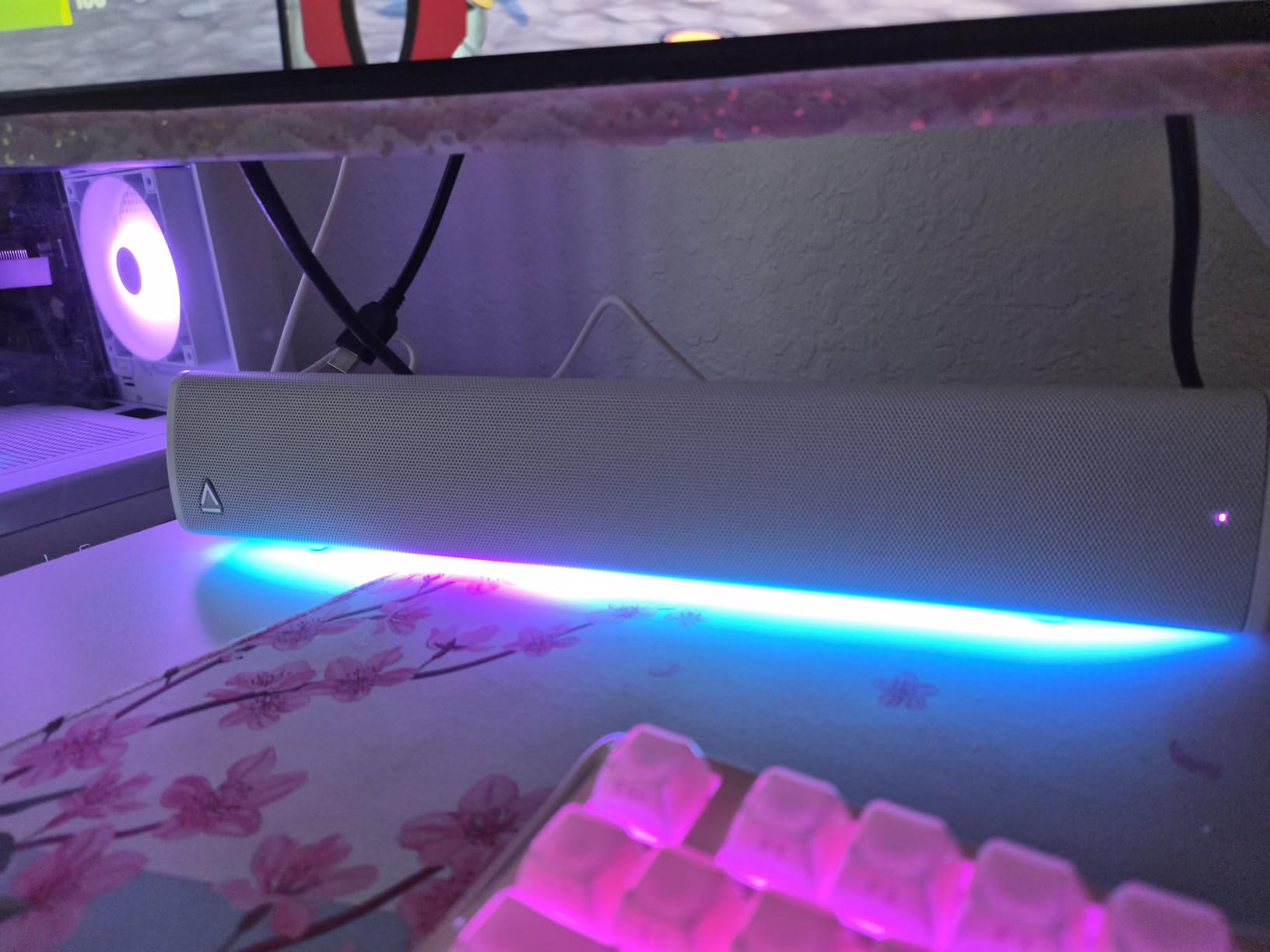 Creative Labs Sound Blaster GS3 Compact RGB Gaming SOUNDBAR - White customer photo 1