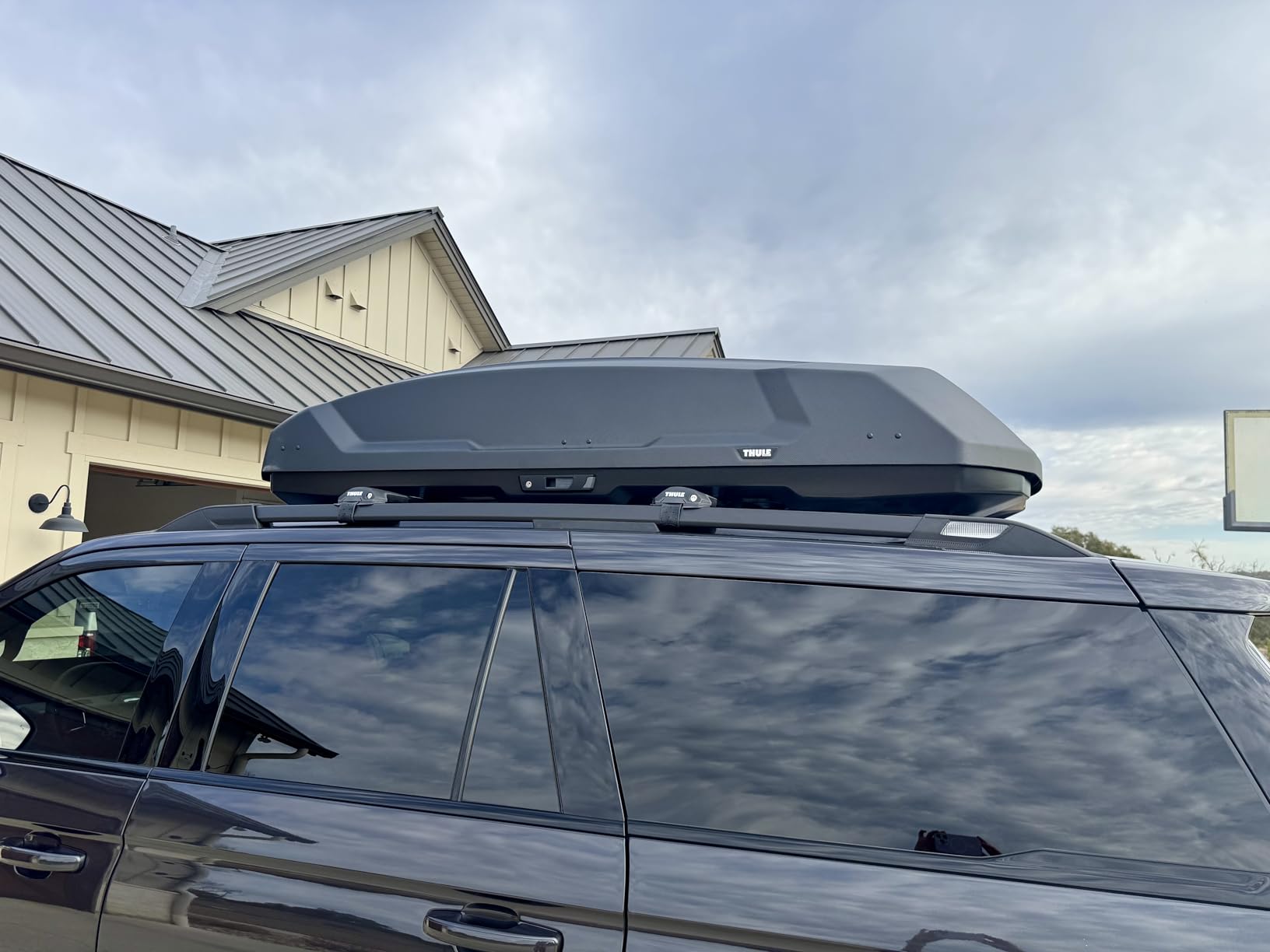 Thule Force 3 XL US - Premium Rooftop Cargo Box customer photo 1